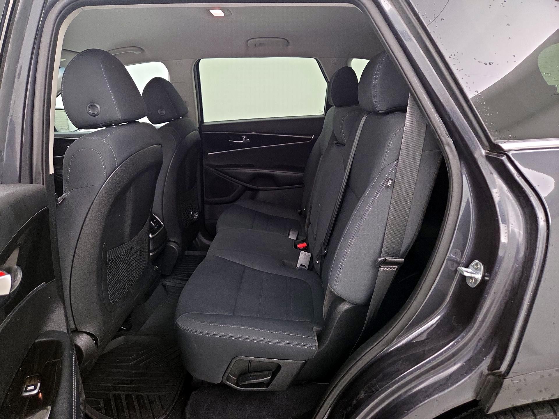 Thumbnail: 2019 Kia Sorento - 17