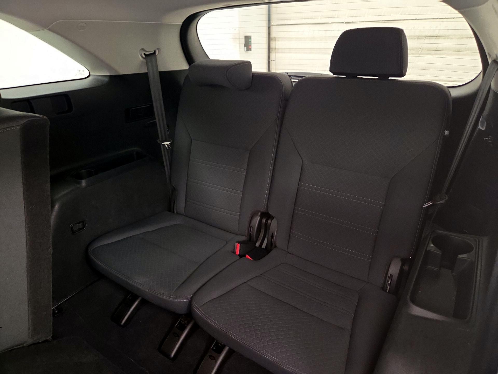 Thumbnail: 2019 Kia Sorento - 18