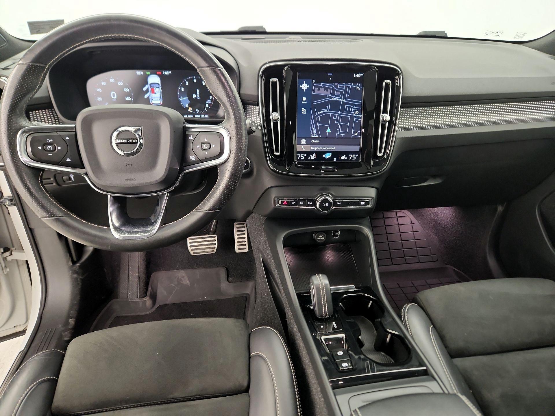 Thumbnail: 2021 Volvo XC40 - 9