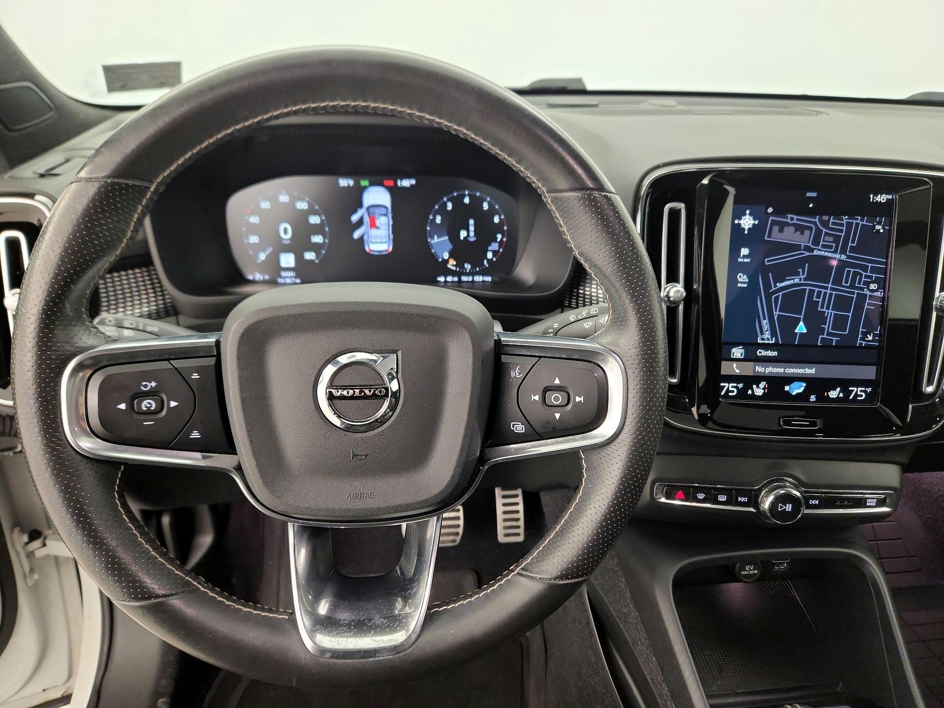 Thumbnail: 2021 Volvo XC40 - 10