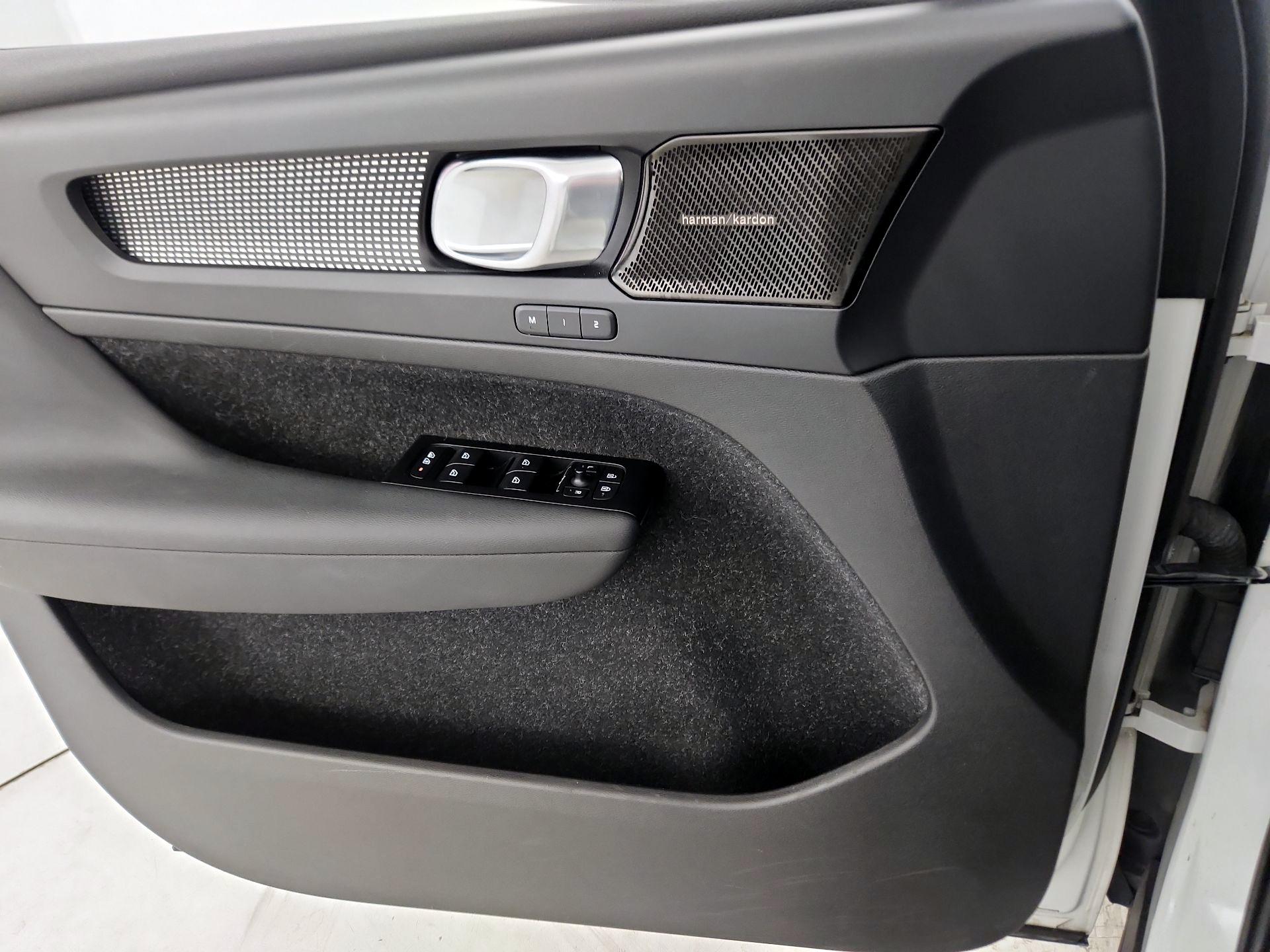 Thumbnail: 2021 Volvo XC40 - 12