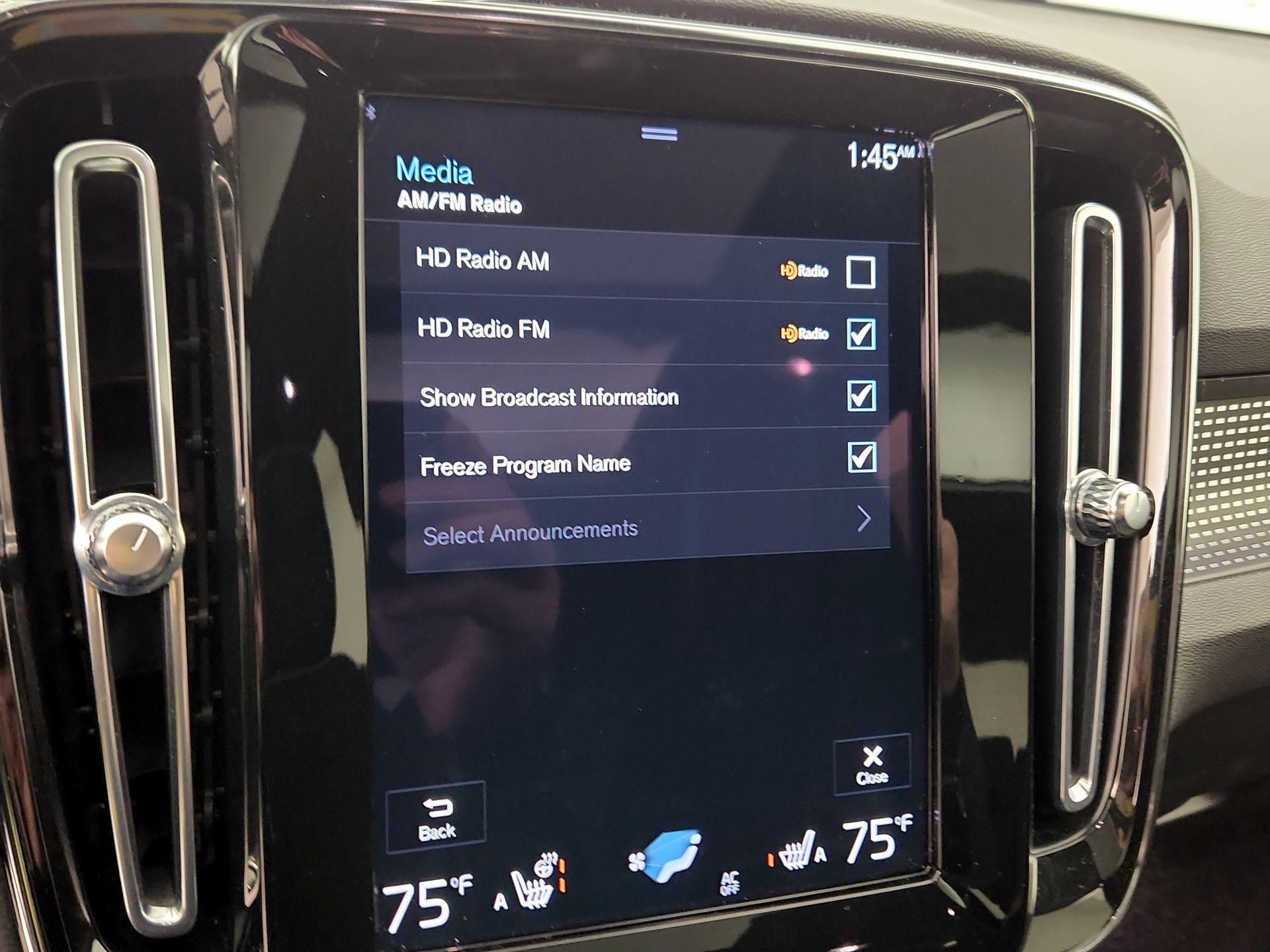 Thumbnail: 2021 Volvo XC40 - 16