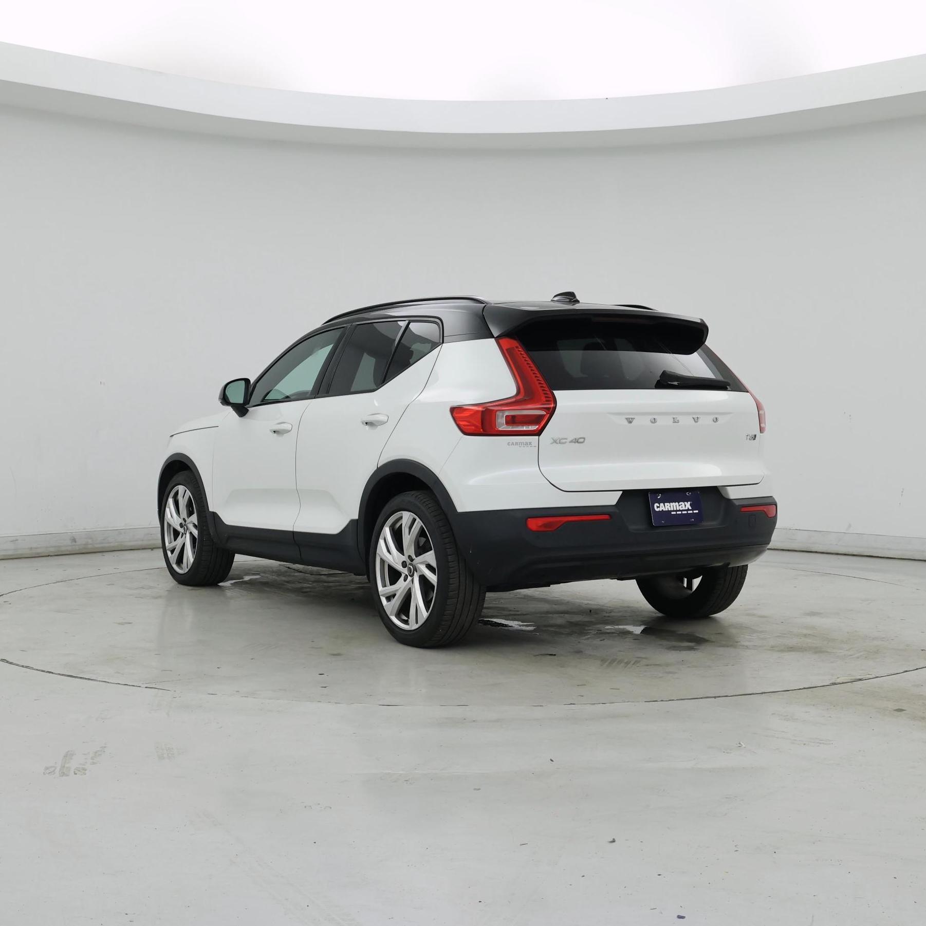 Thumbnail: 2021 Volvo XC40 - 2