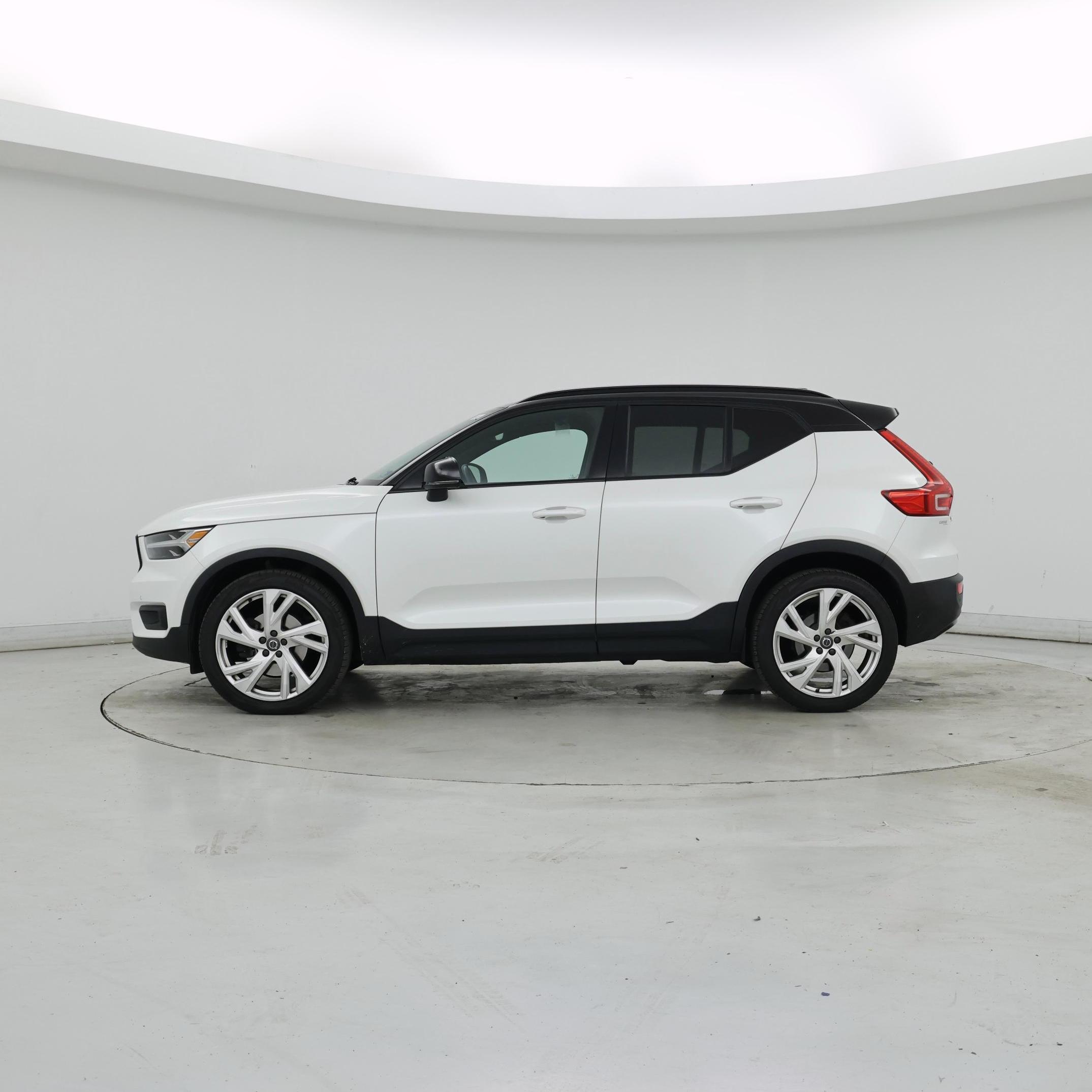 Thumbnail: 2021 Volvo XC40 - 3