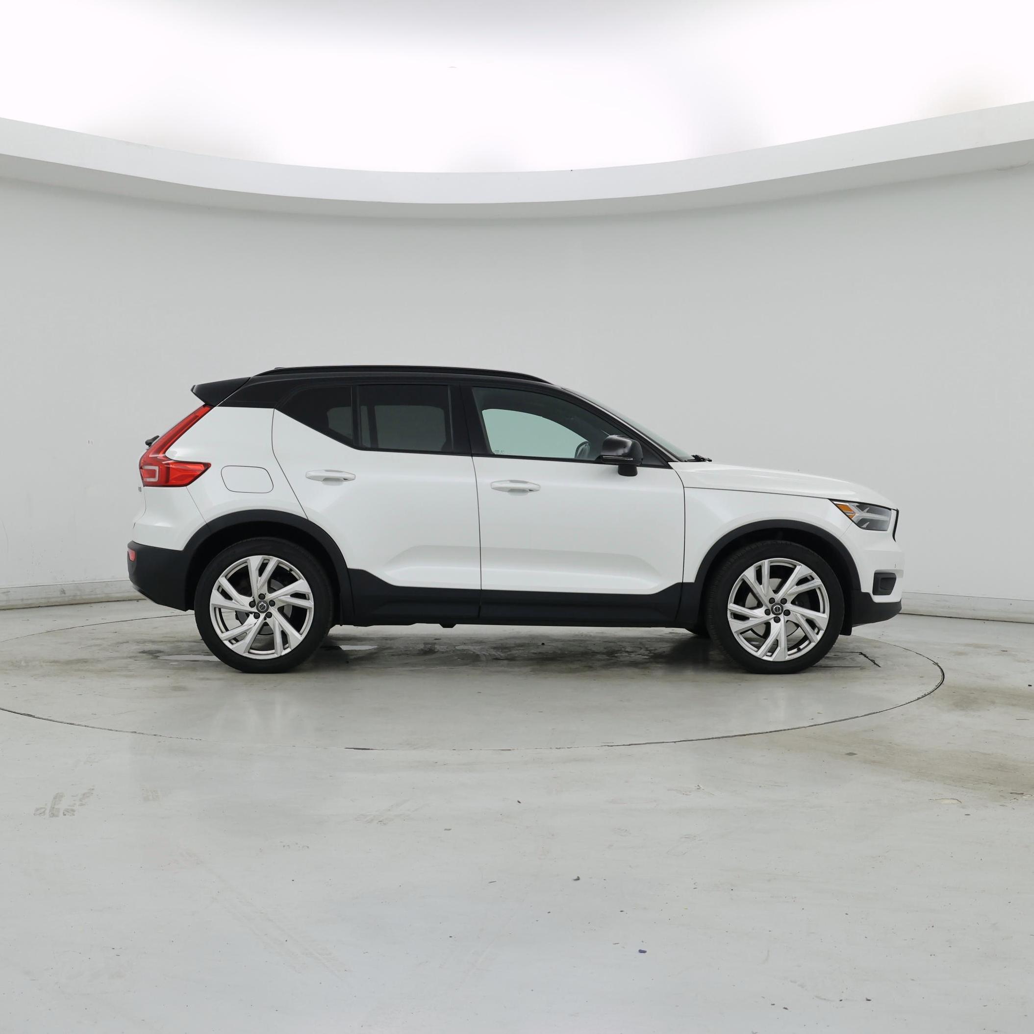 Thumbnail: 2021 Volvo XC40 - 7