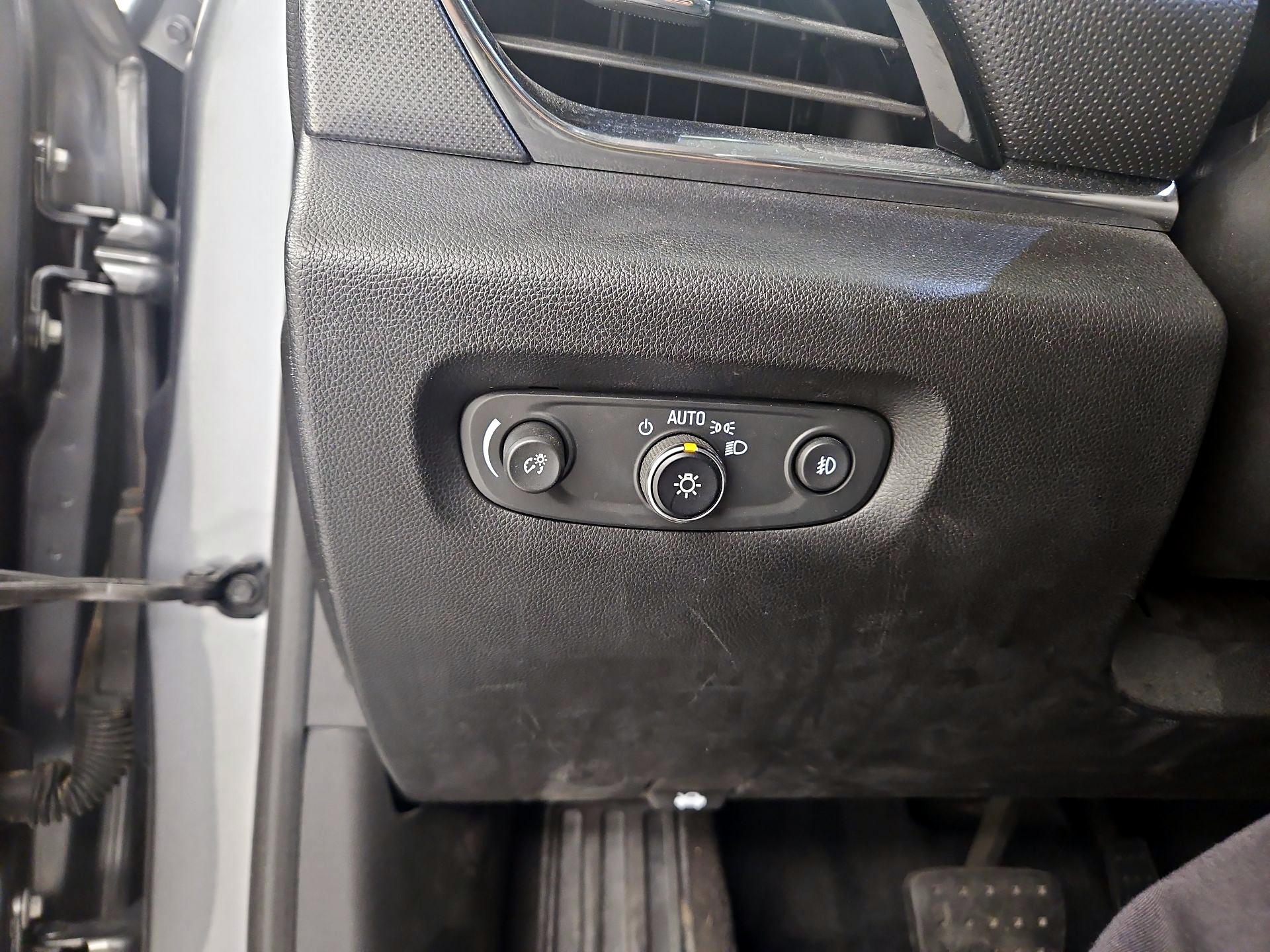 Thumbnail: 2020 Chevrolet Traverse - 13