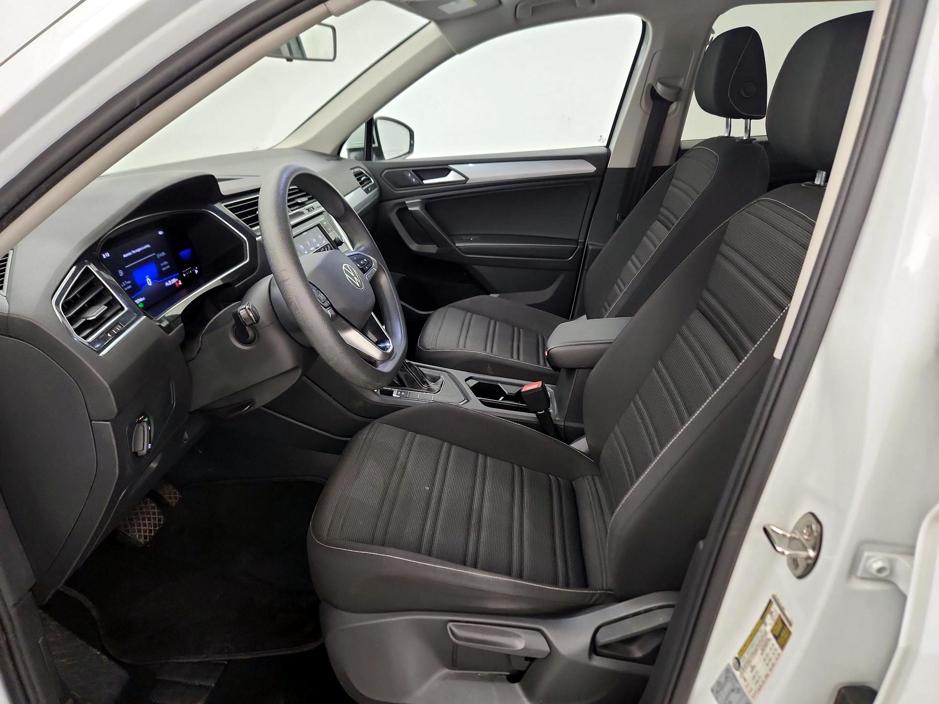 Thumbnail: 2022 Volkswagen Tiguan - 11