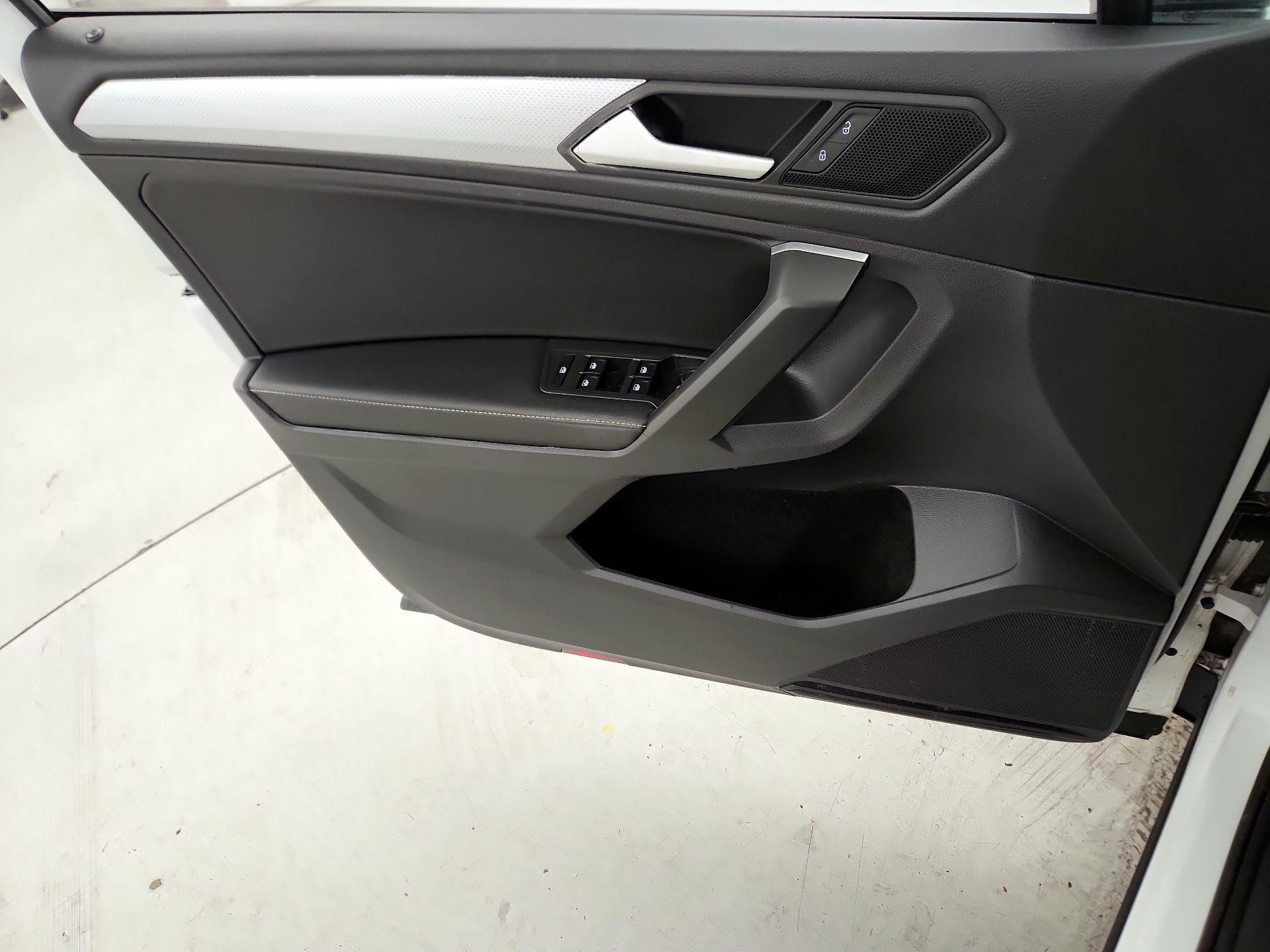 Thumbnail: 2022 Volkswagen Tiguan - 12