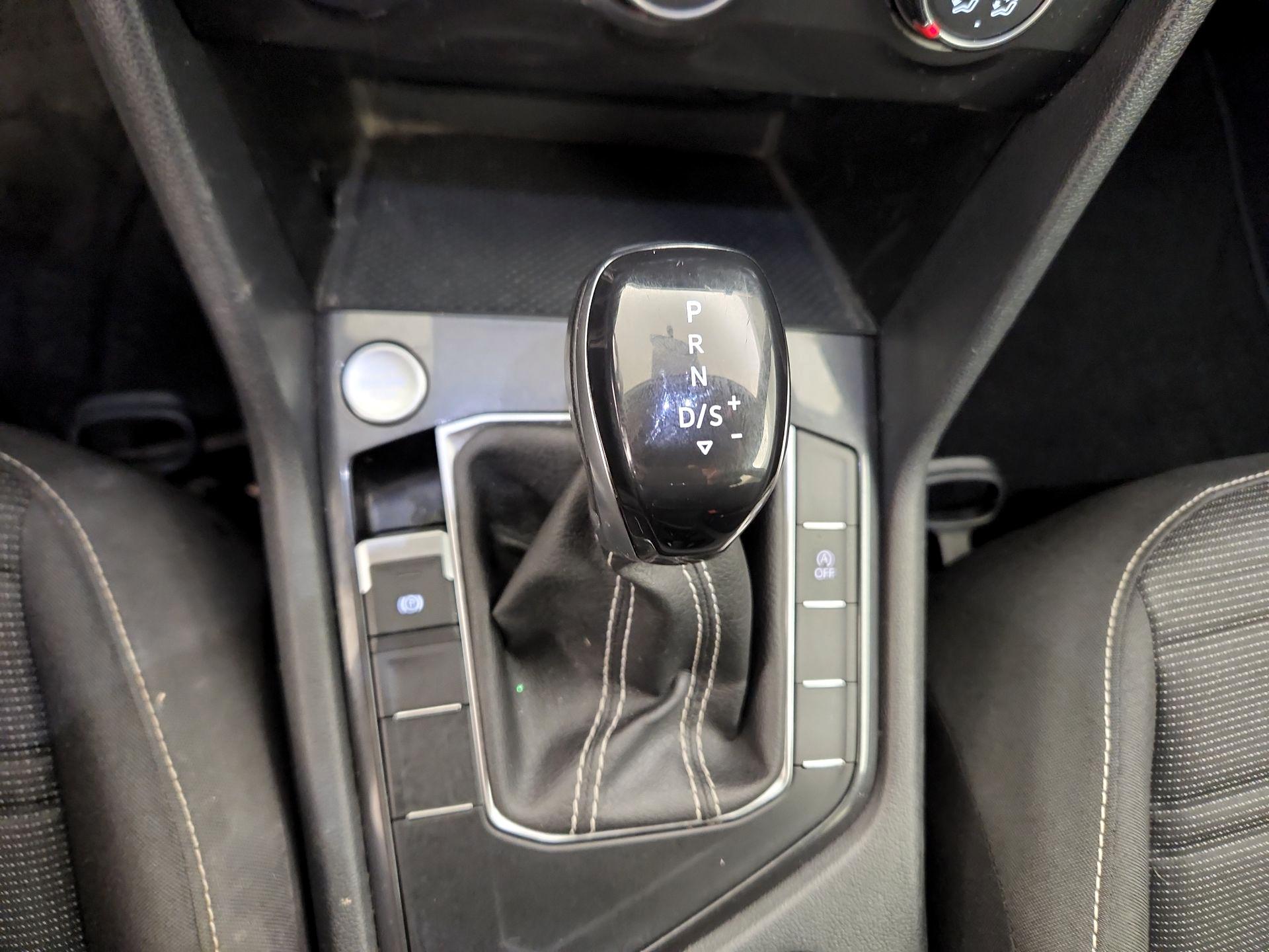 Thumbnail: 2022 Volkswagen Tiguan - 17