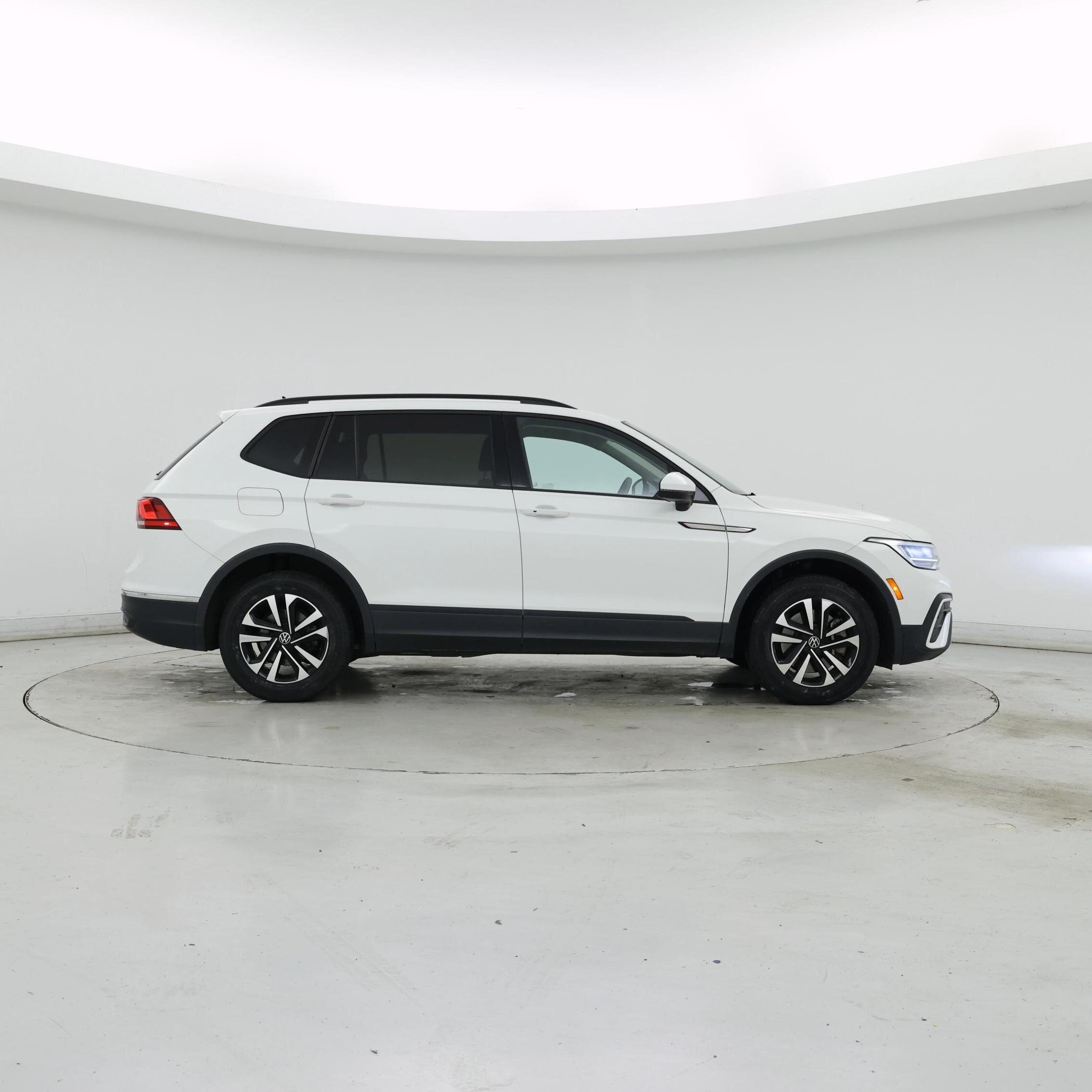 Thumbnail: 2022 Volkswagen Tiguan - 7