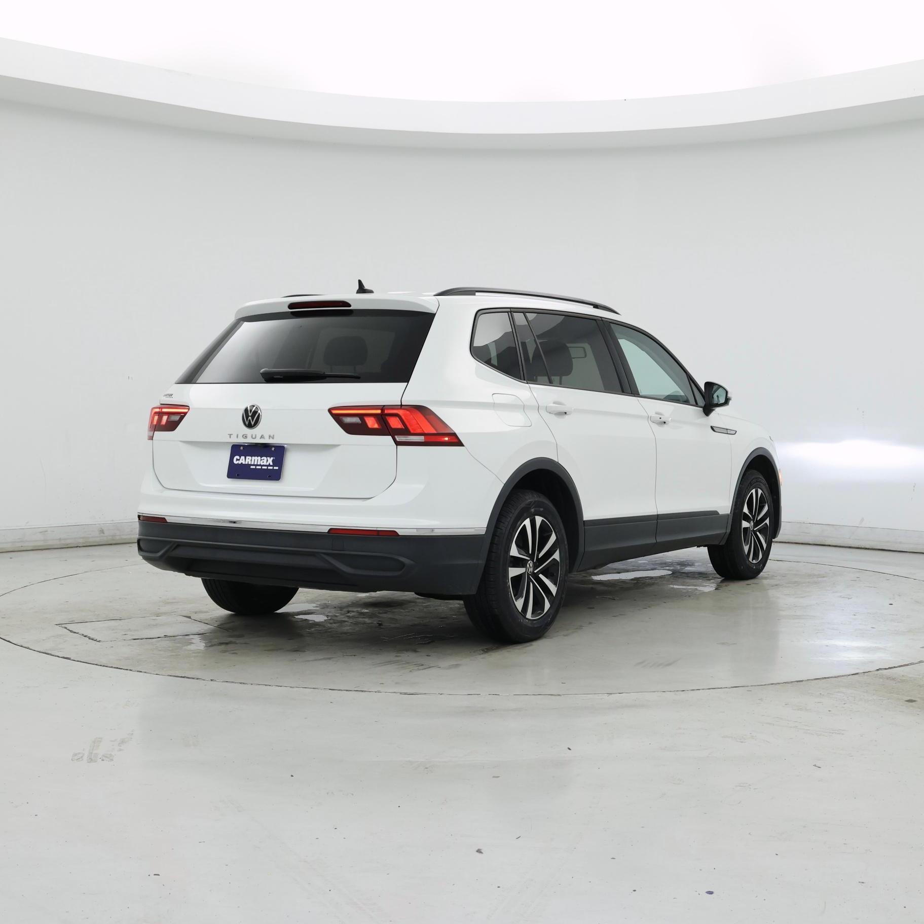 Thumbnail: 2022 Volkswagen Tiguan - 8