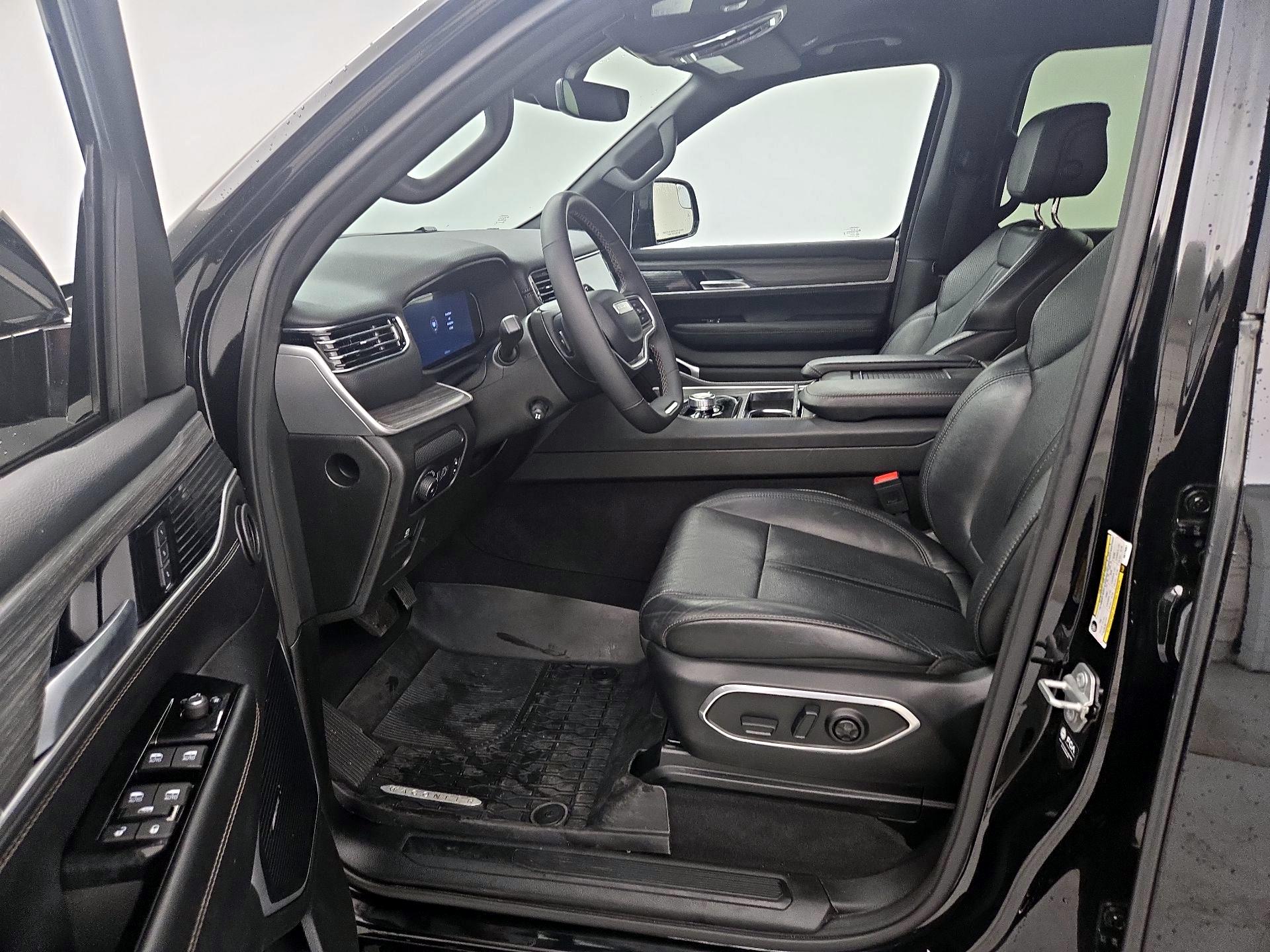 Thumbnail: 2024 Jeep Wagoneer - 11