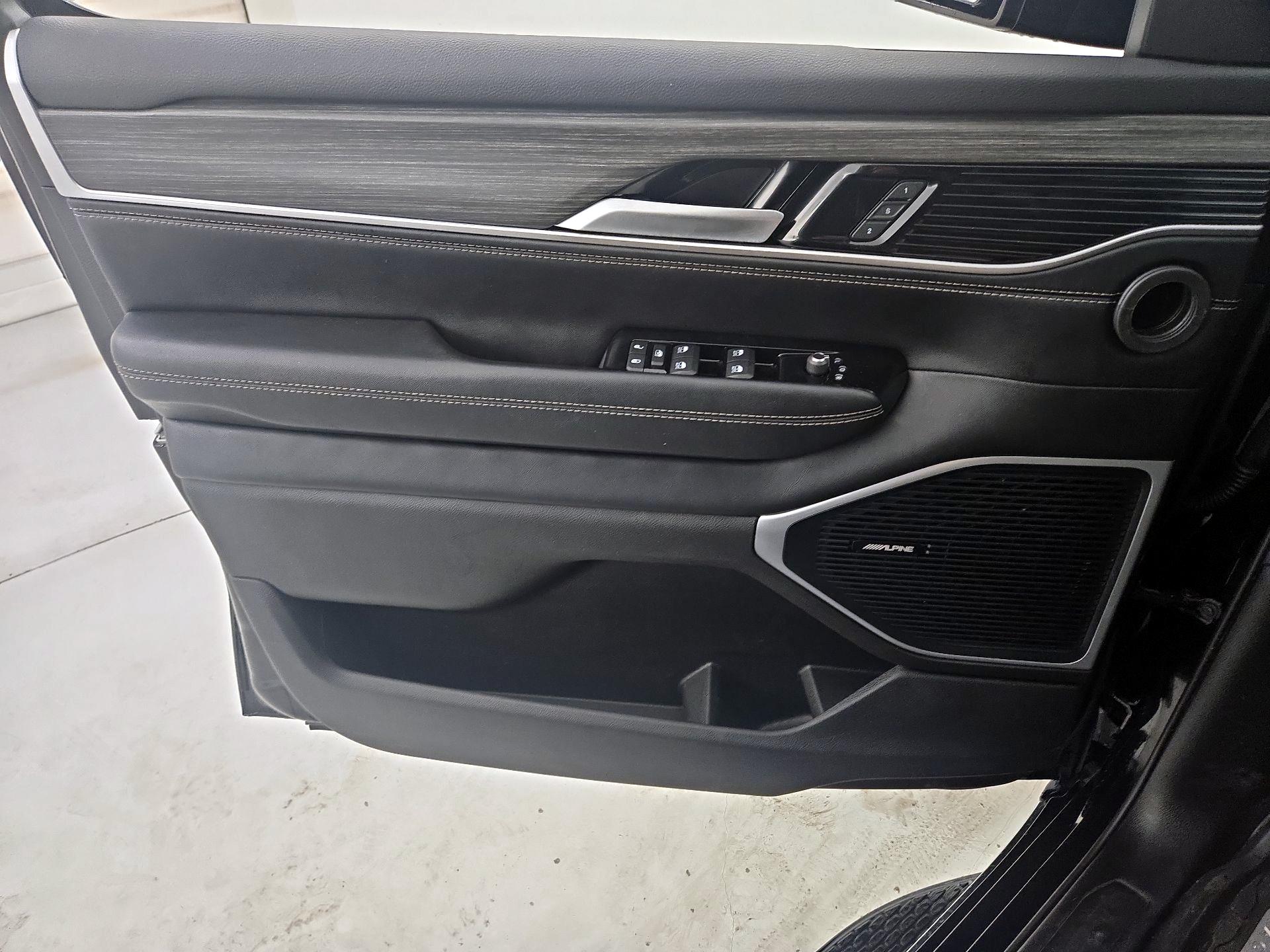 Thumbnail: 2024 Jeep Wagoneer - 12