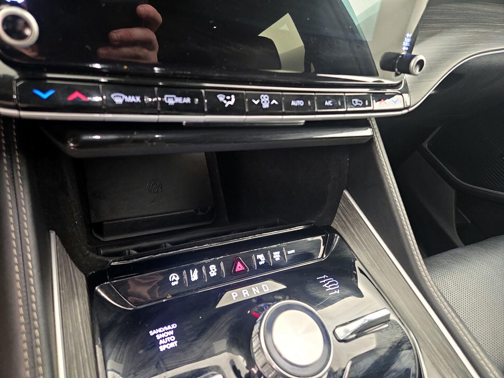 Thumbnail: 2024 Jeep Wagoneer - 17