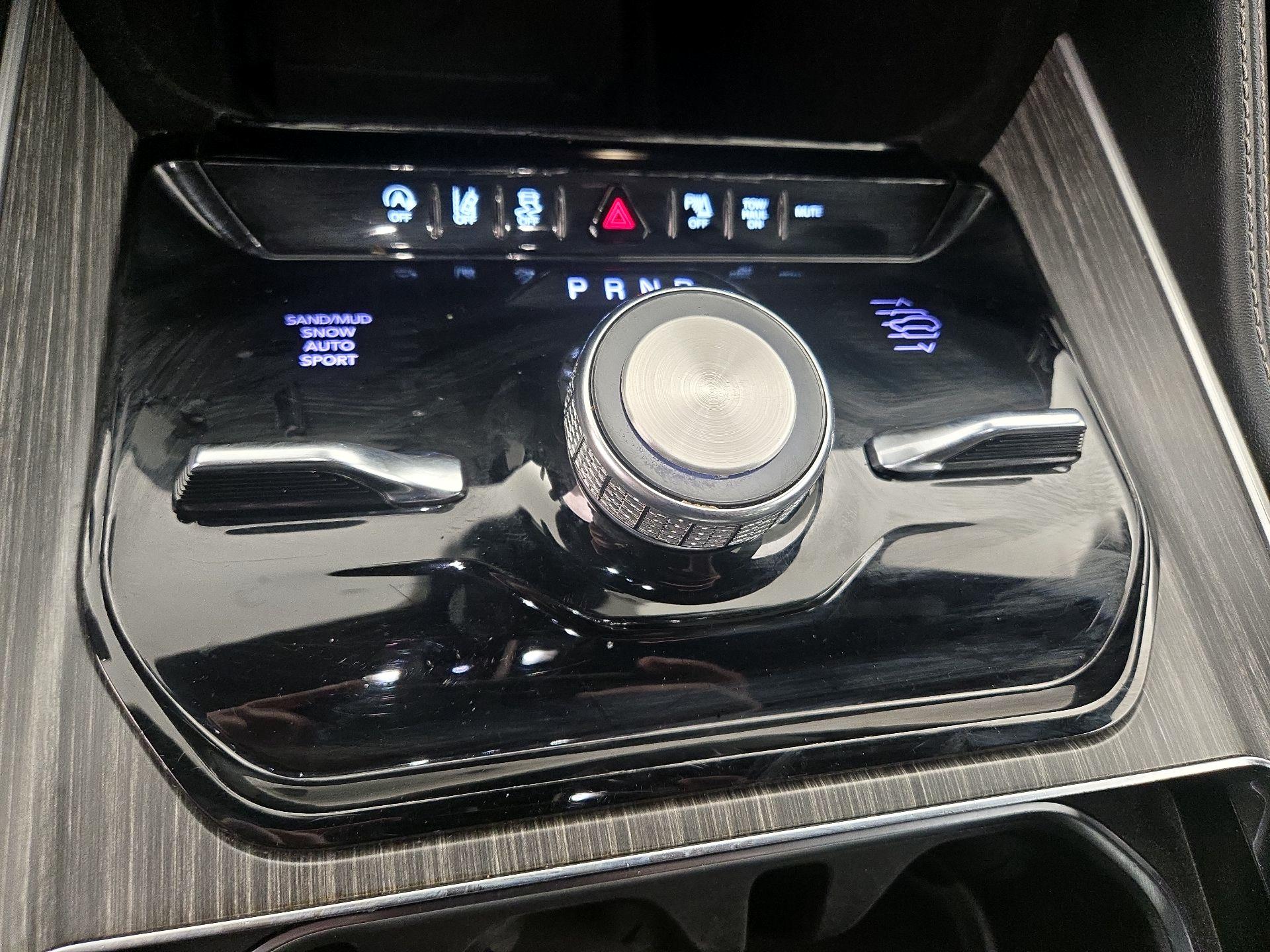 Thumbnail: 2024 Jeep Wagoneer - 18