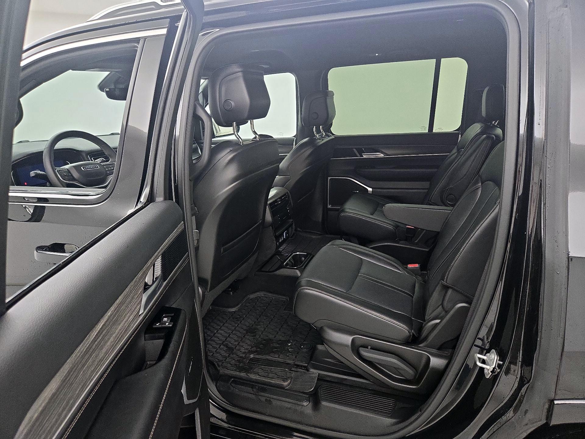 Thumbnail: 2024 Jeep Wagoneer - 20