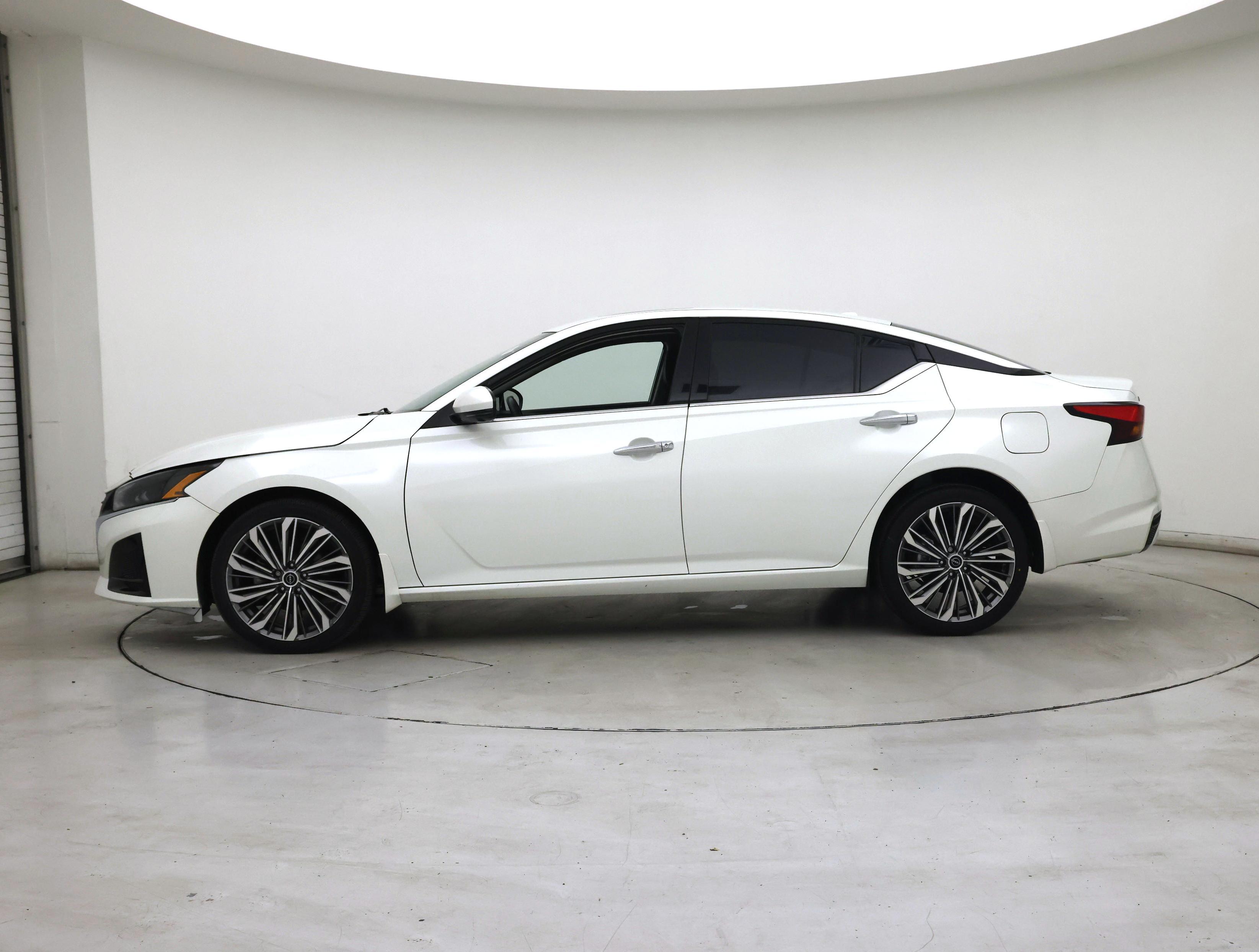 Thumbnail: 2023 Nissan Altima - 3