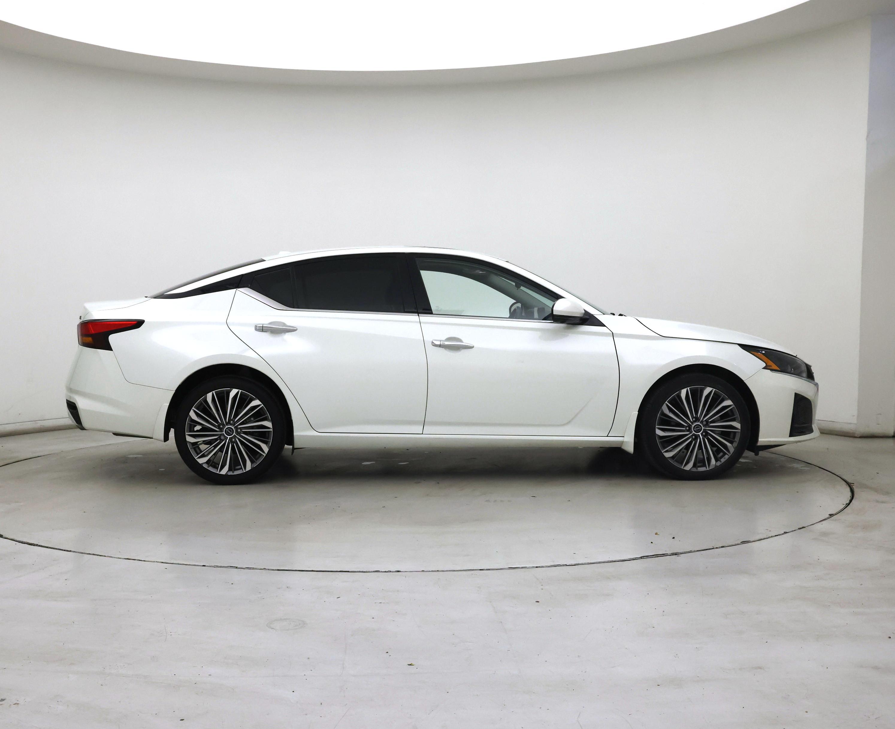 Thumbnail: 2023 Nissan Altima - 7