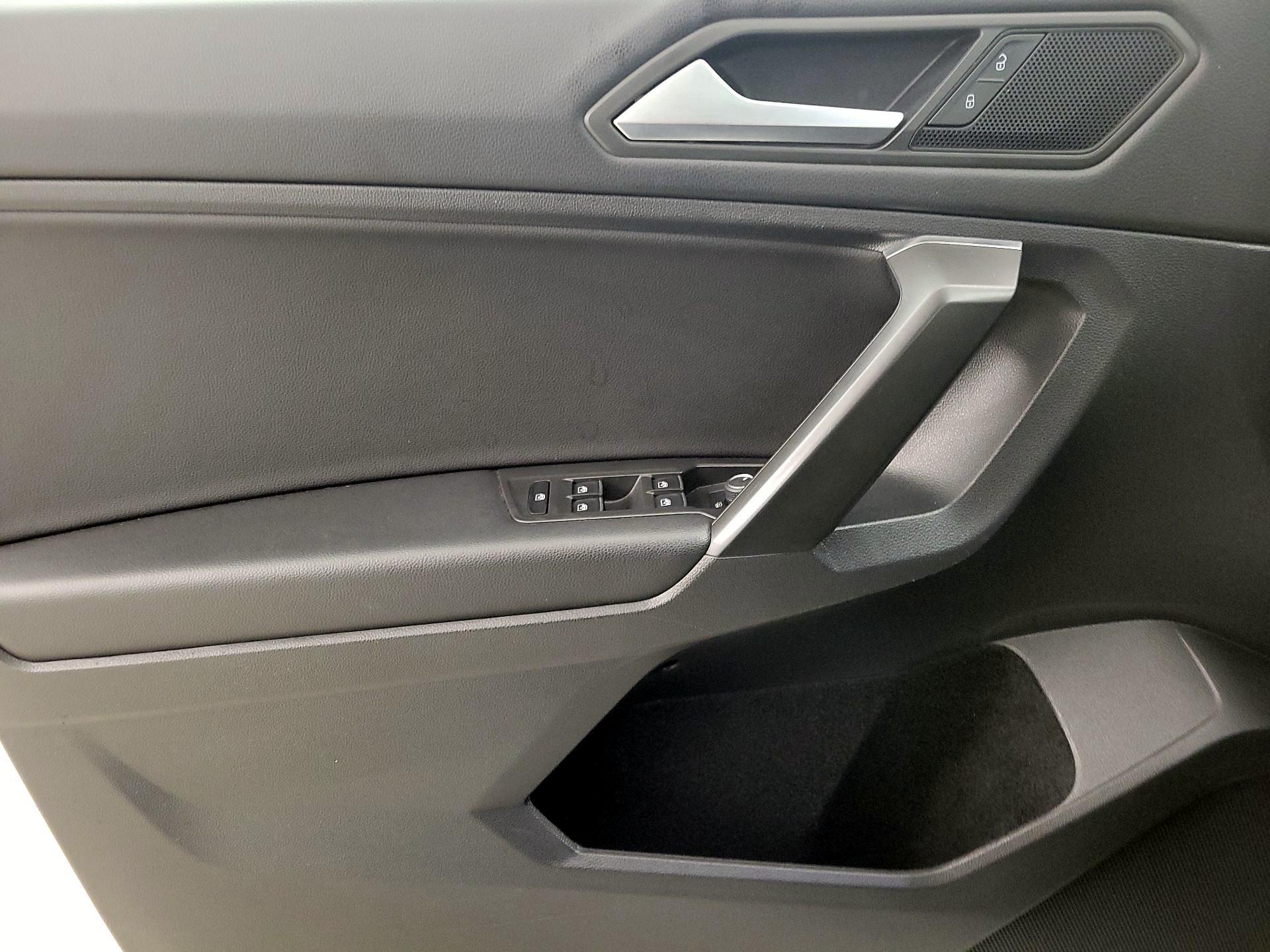 Thumbnail: 2021 Volkswagen Tiguan - 12