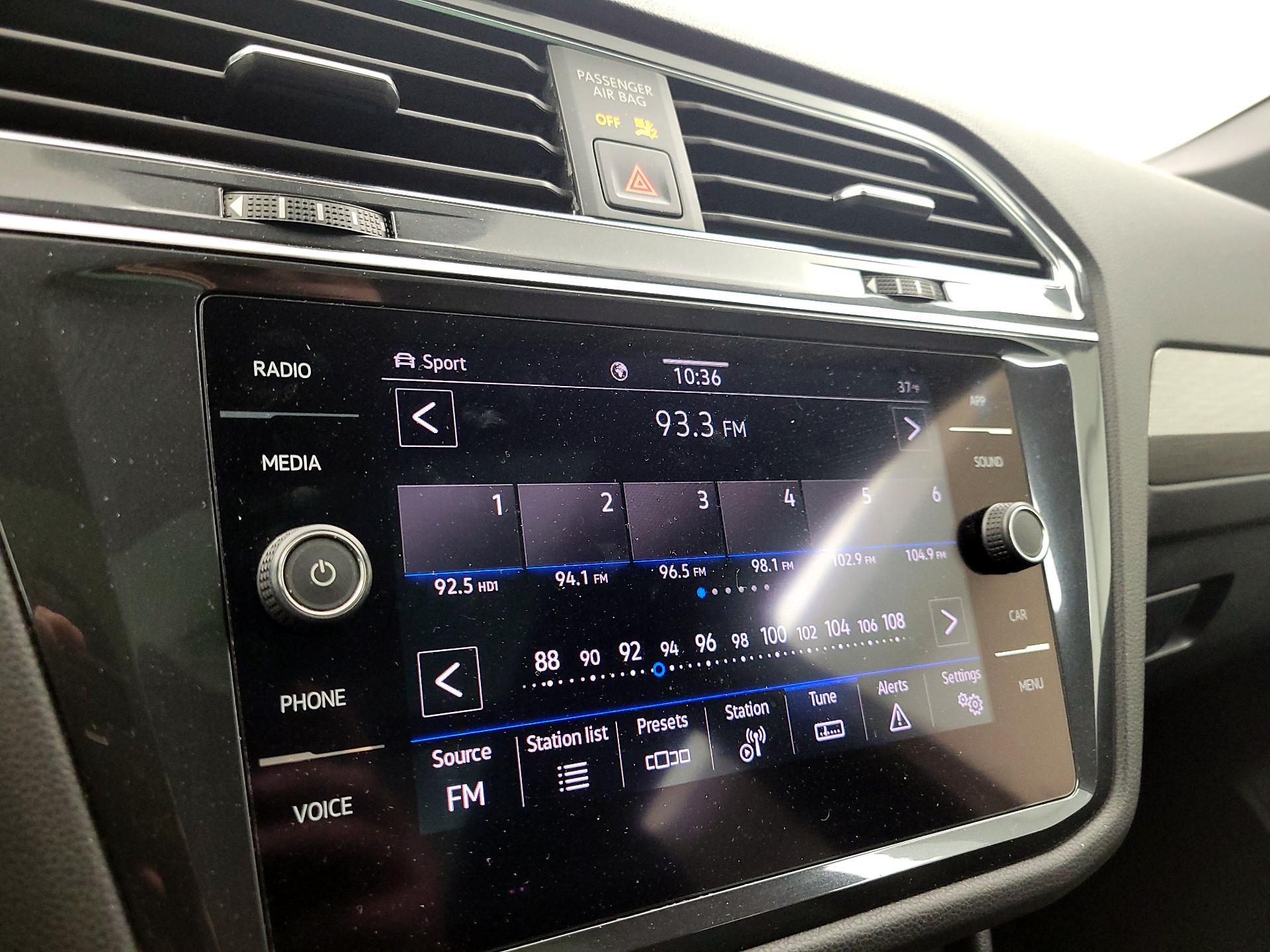 Thumbnail: 2021 Volkswagen Tiguan - 15