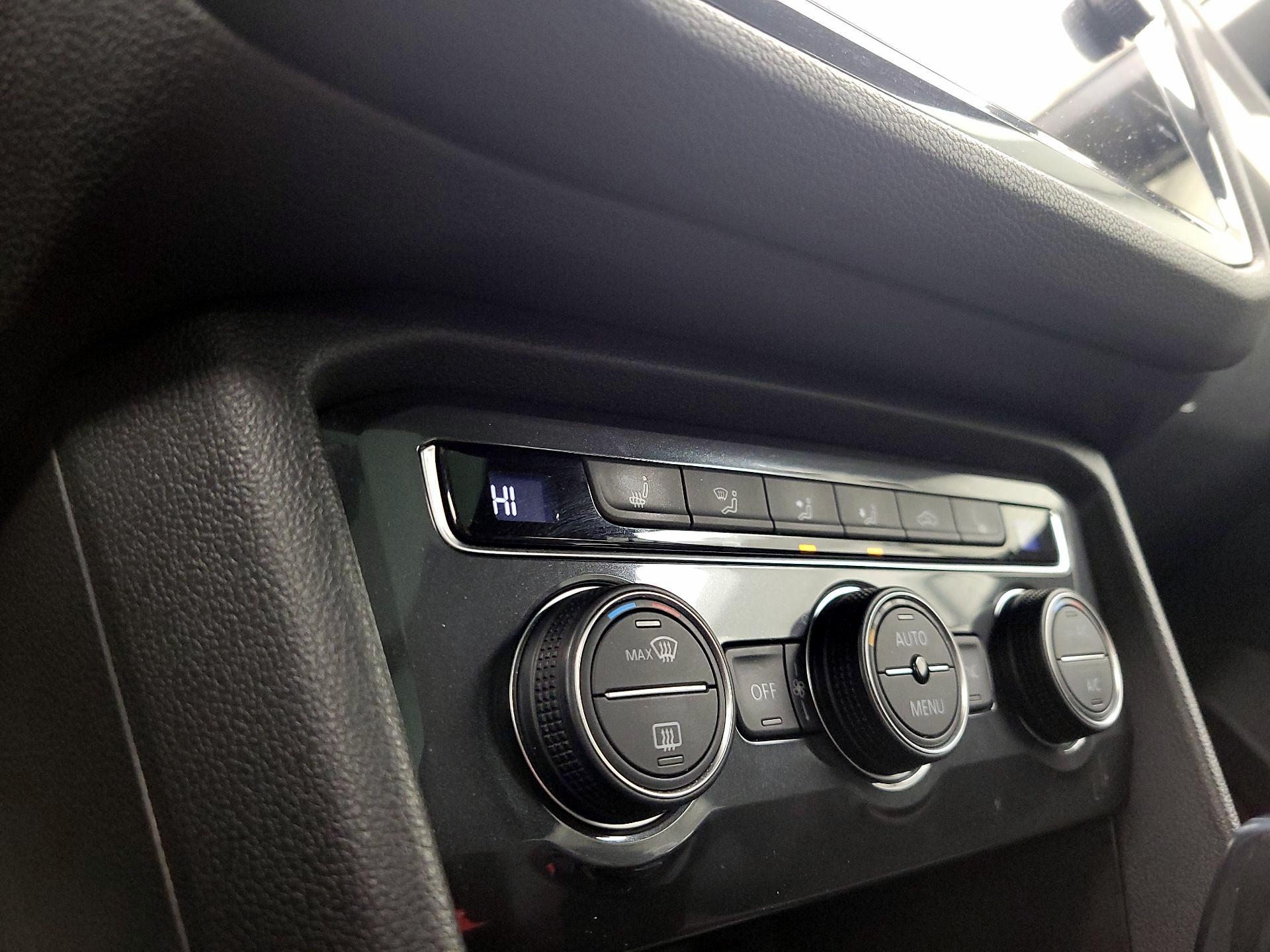 Thumbnail: 2021 Volkswagen Tiguan - 16