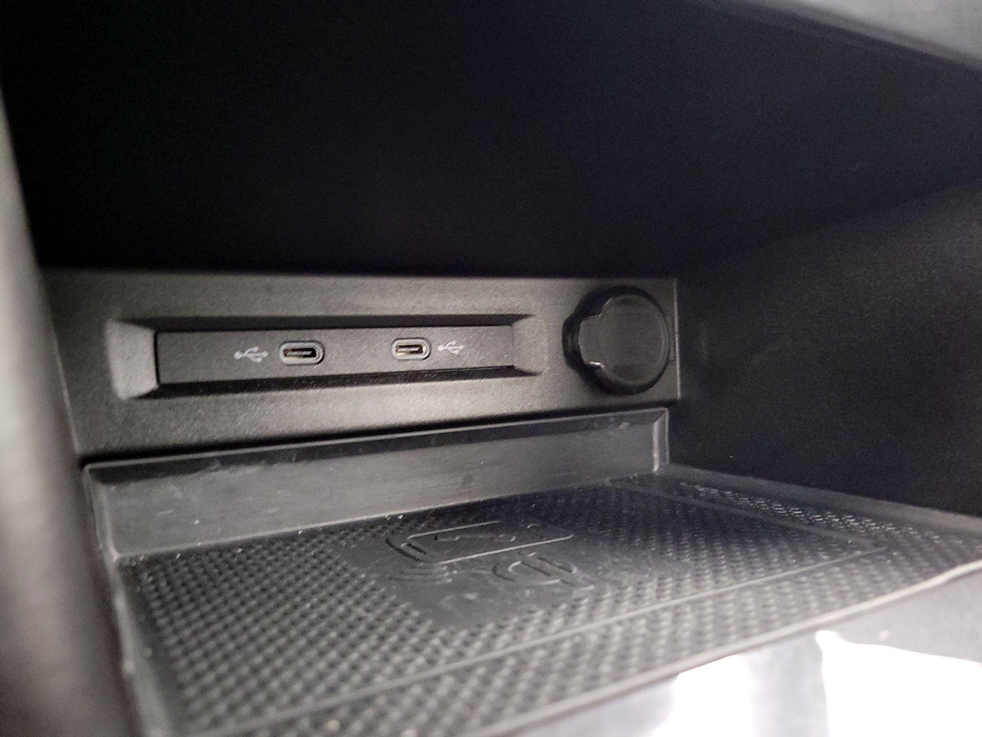 Thumbnail: 2021 Volkswagen Tiguan - 18