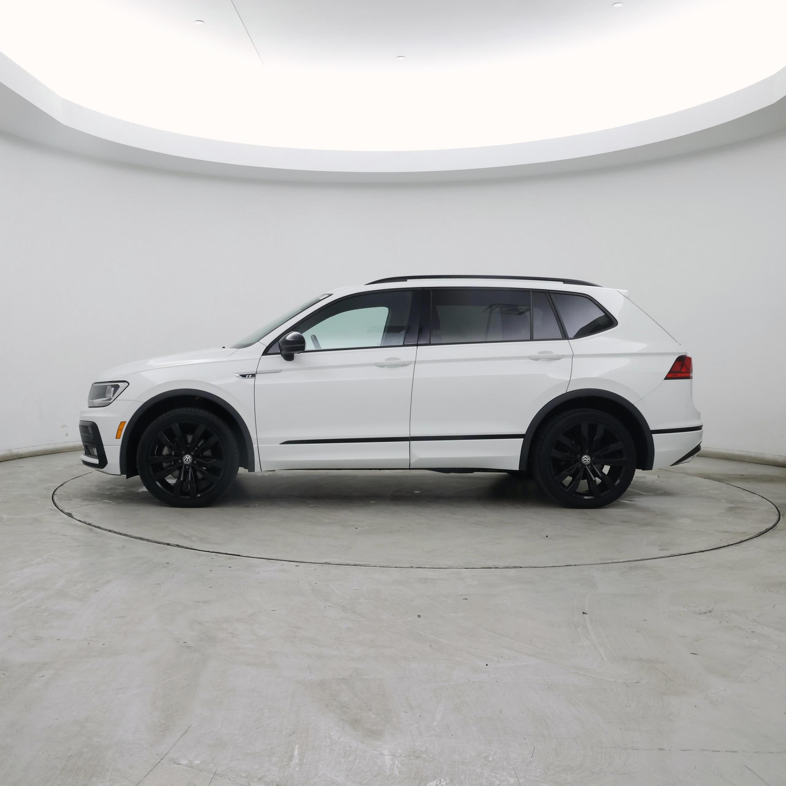 Thumbnail: 2021 Volkswagen Tiguan - 3