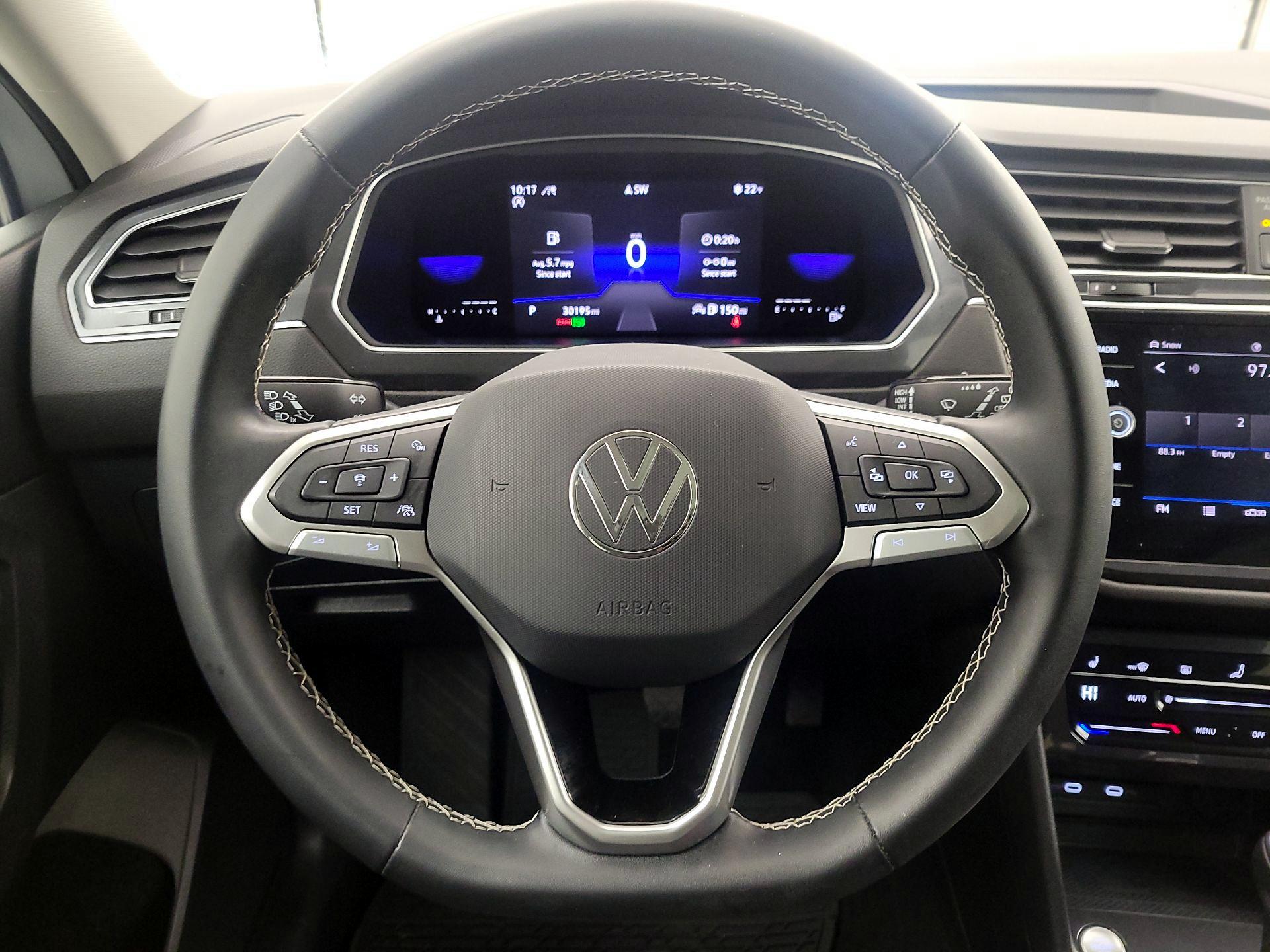 Thumbnail: 2022 Volkswagen Tiguan - 10