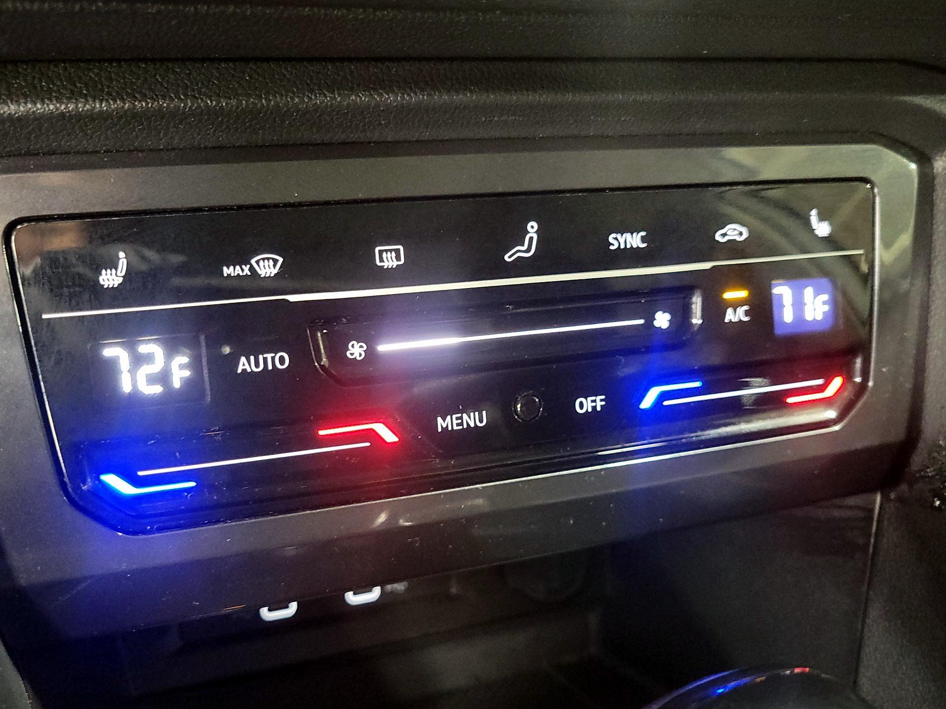 Thumbnail: 2022 Volkswagen Tiguan - 16