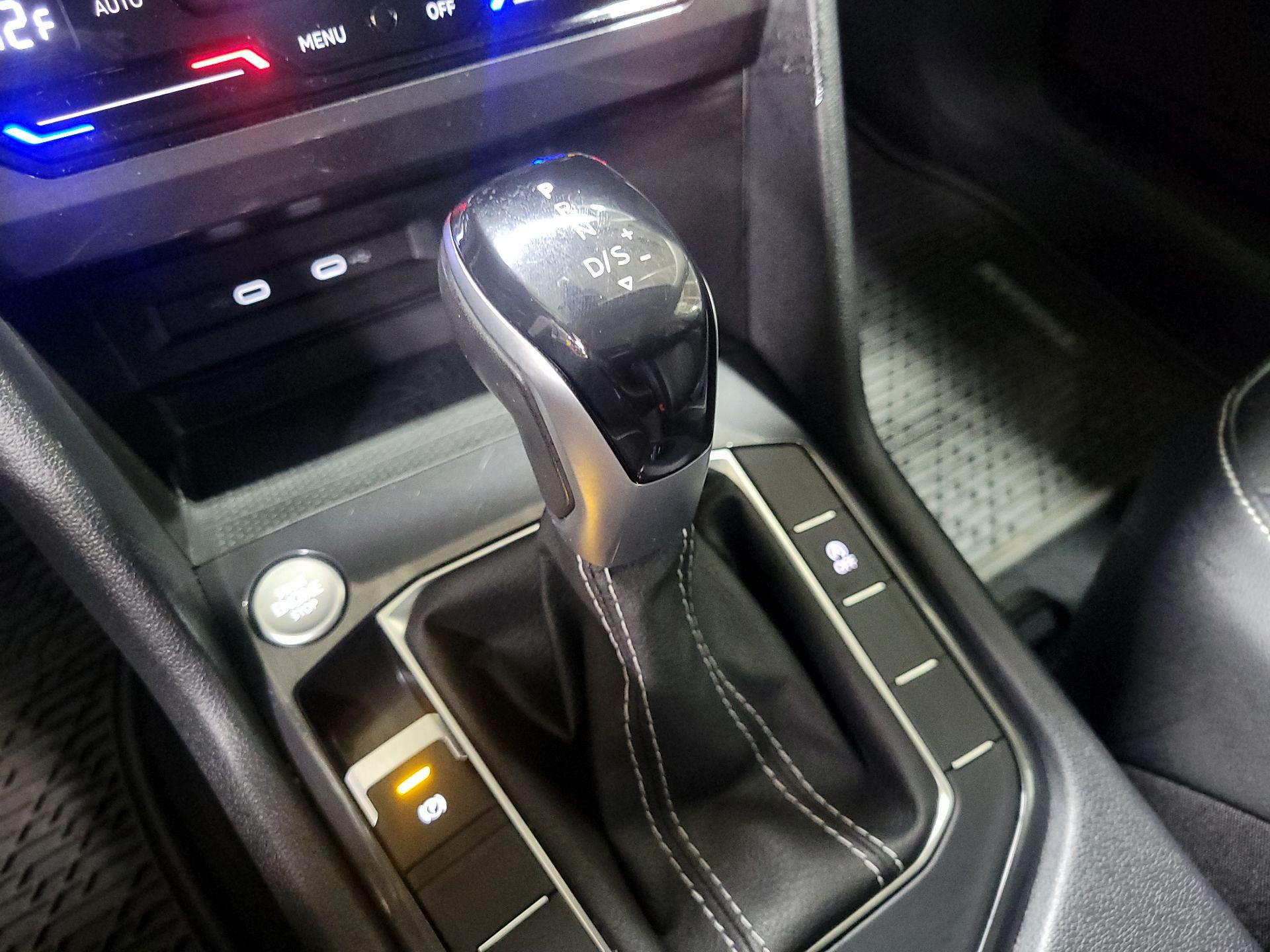 Thumbnail: 2022 Volkswagen Tiguan - 17