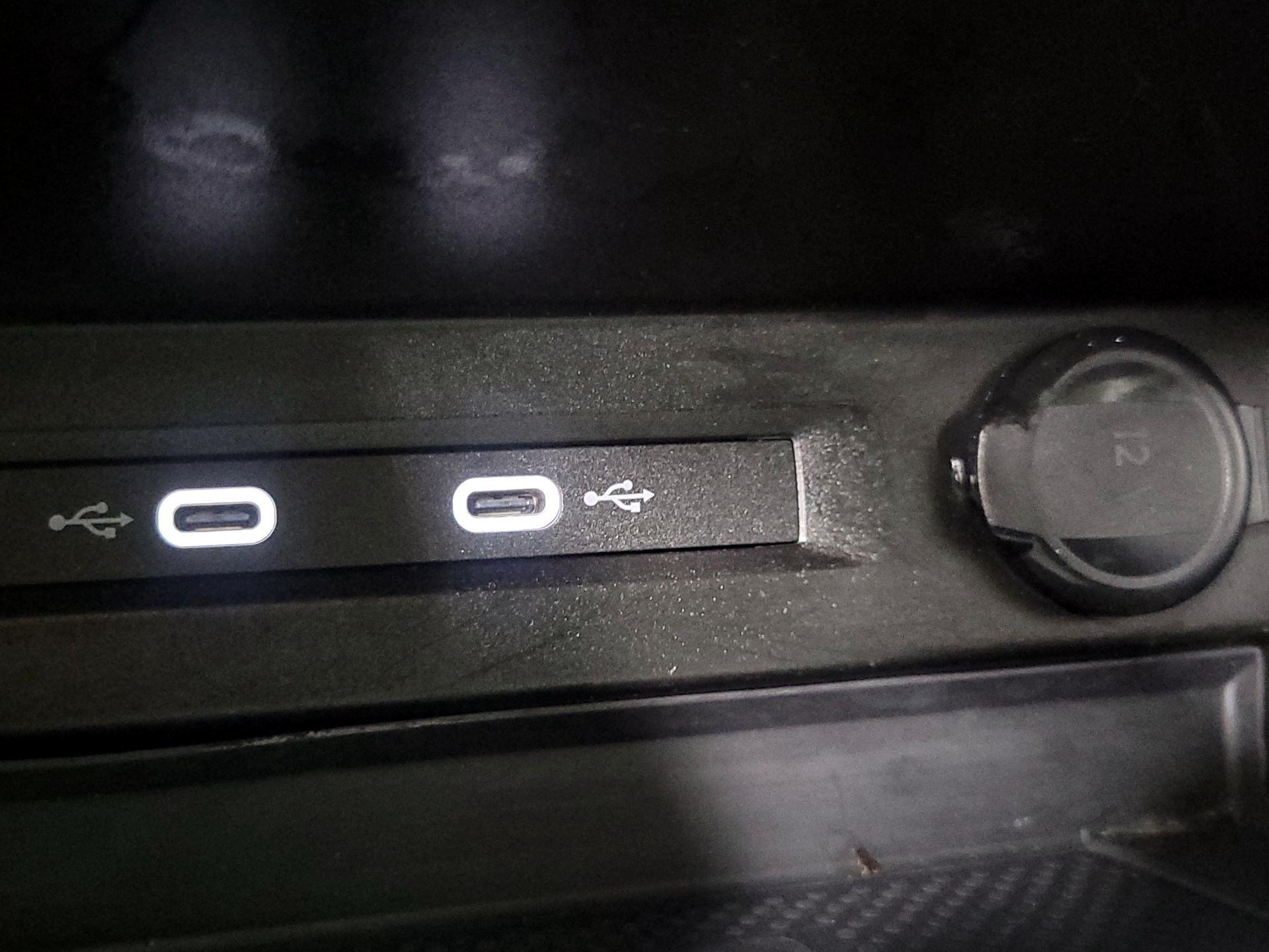 Thumbnail: 2022 Volkswagen Tiguan - 18