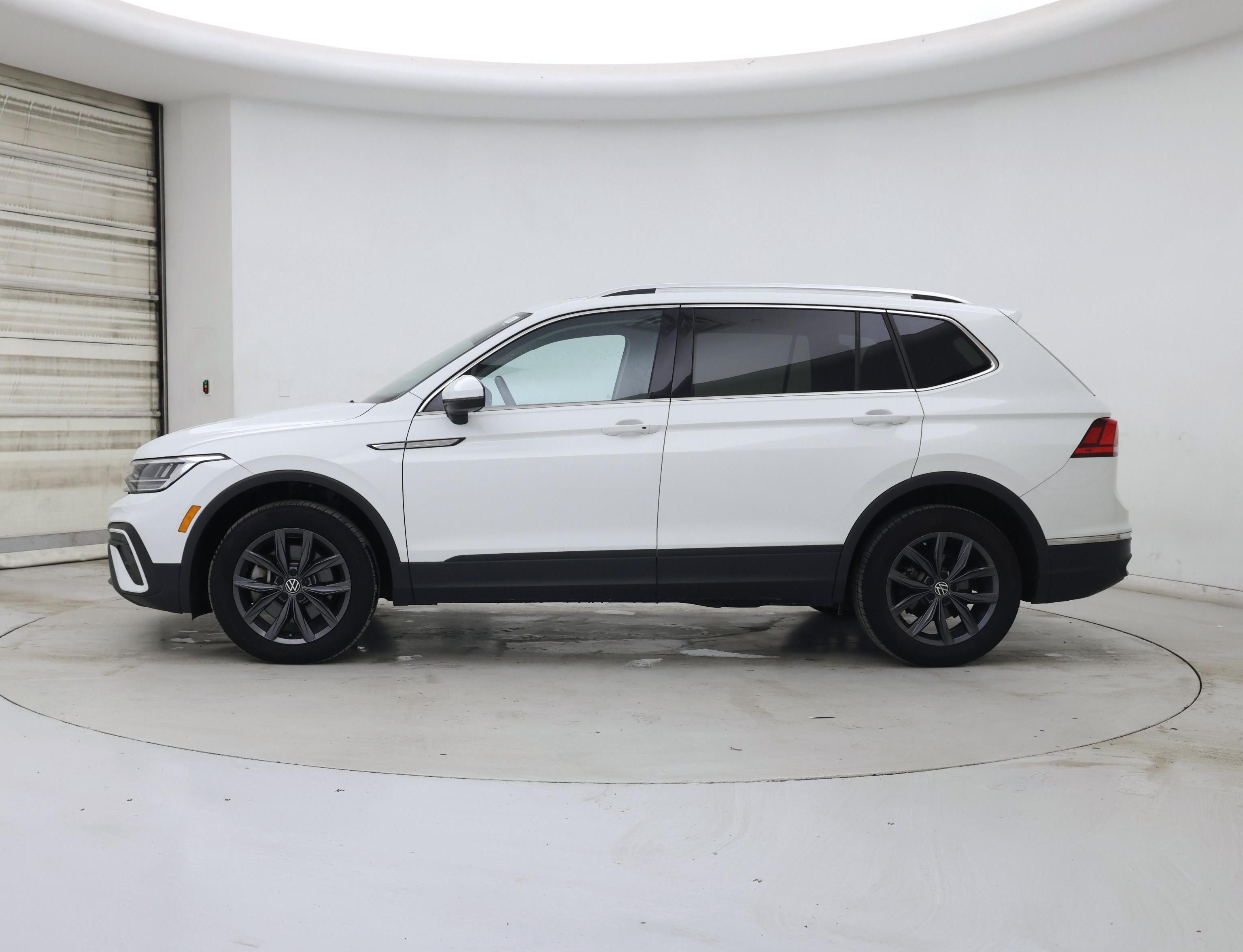 Thumbnail: 2022 Volkswagen Tiguan - 3