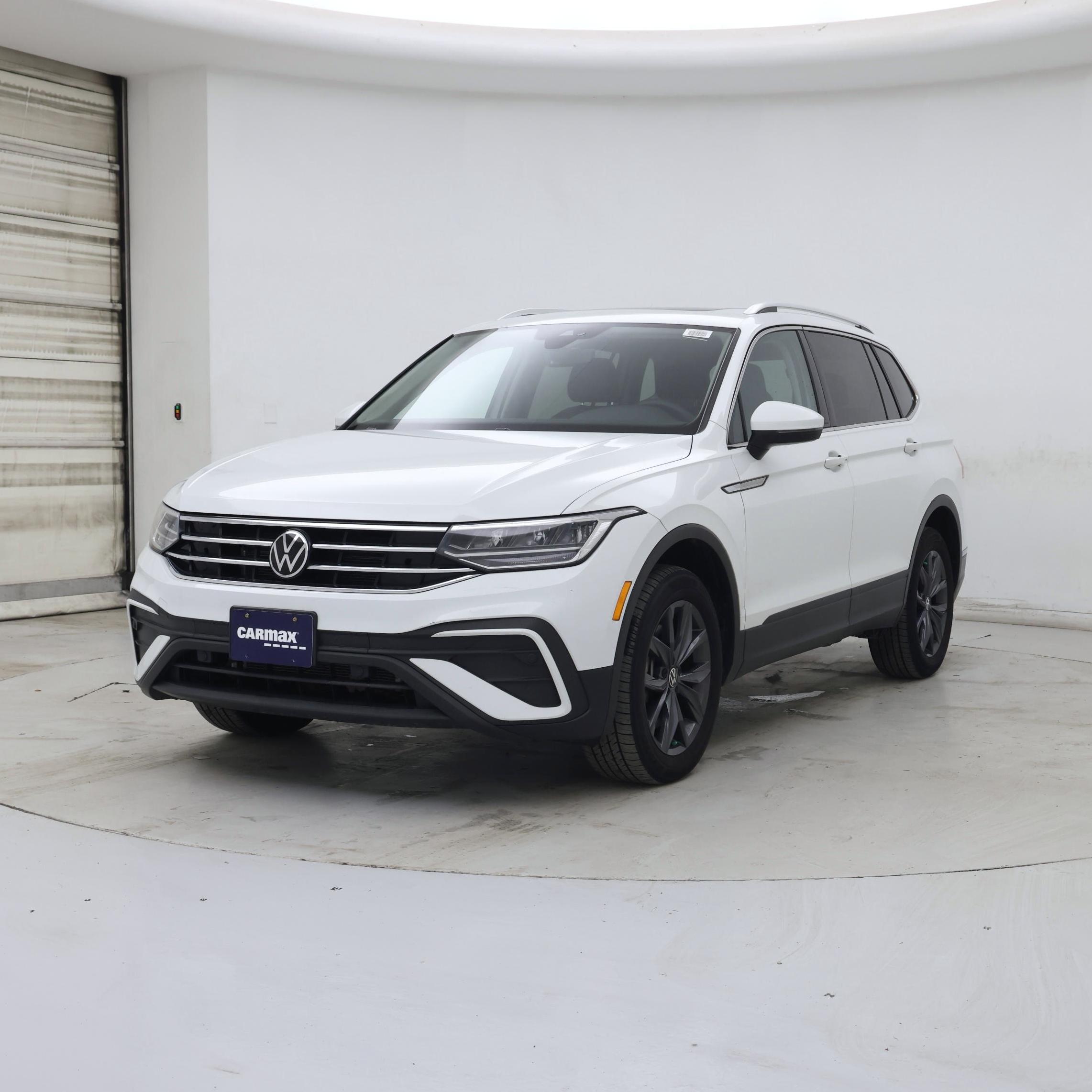 Thumbnail: 2022 Volkswagen Tiguan - 4