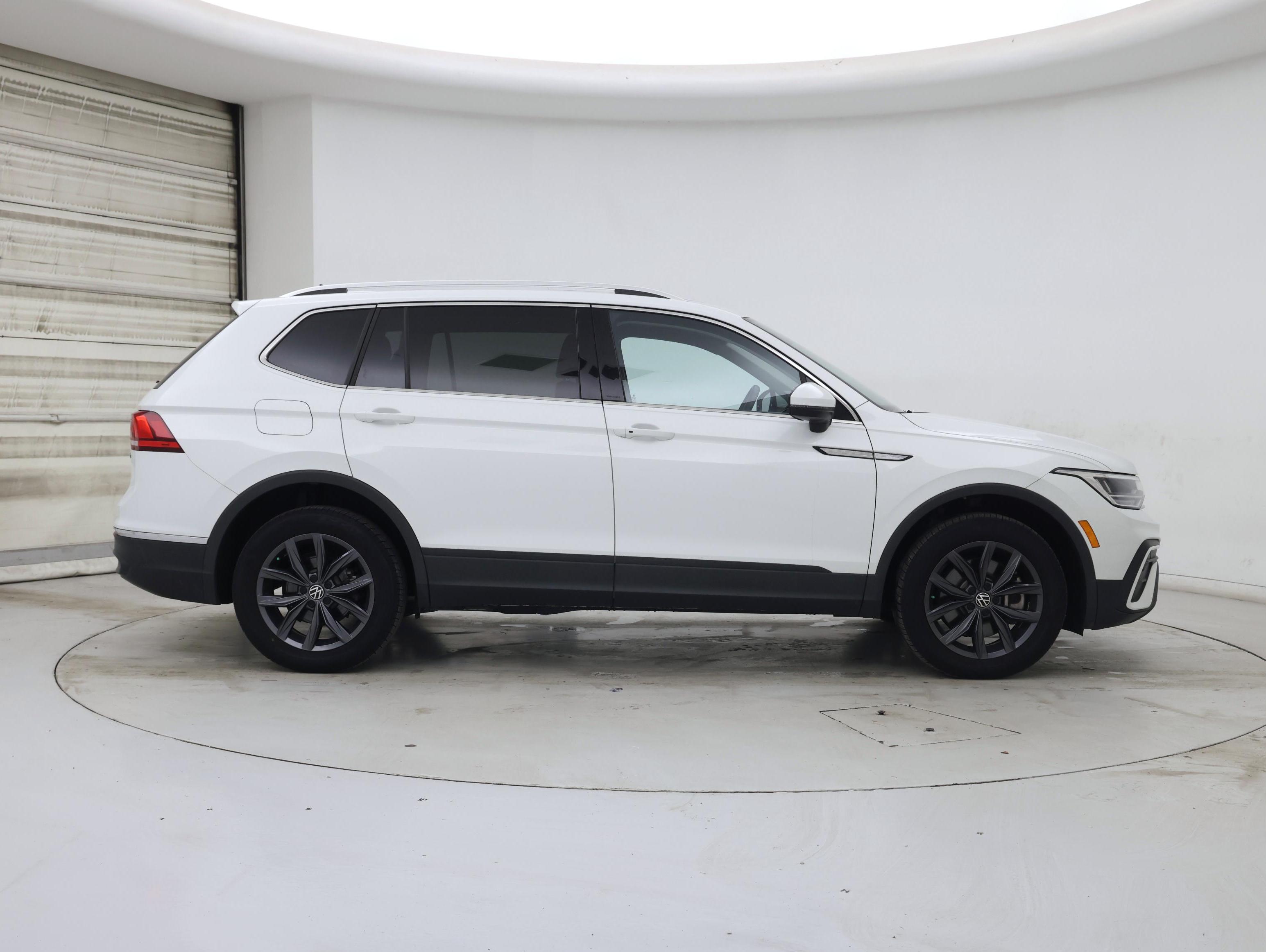 Thumbnail: 2022 Volkswagen Tiguan - 7