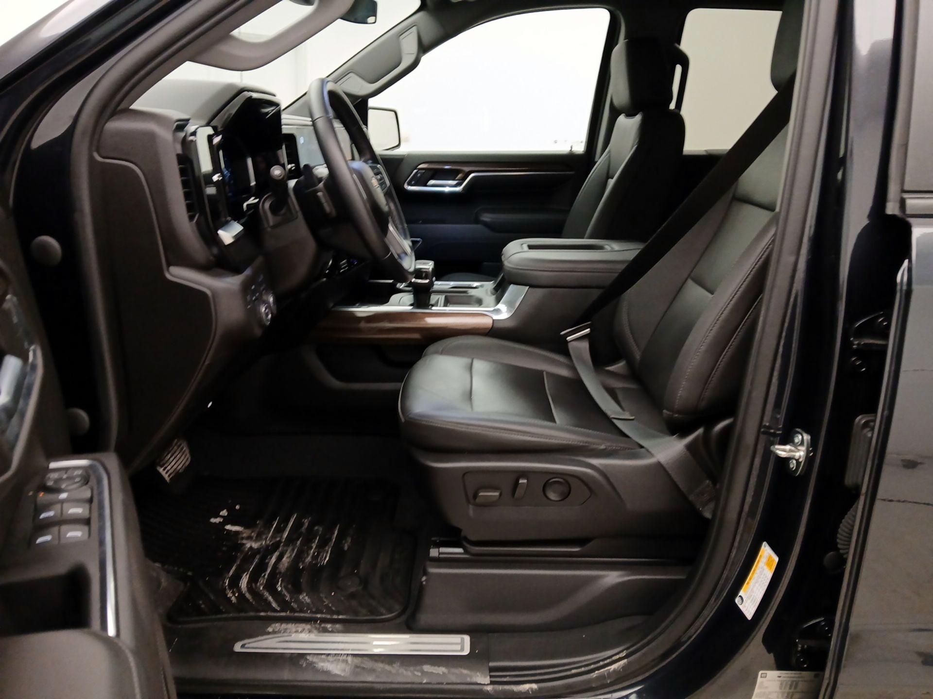 Thumbnail: 2022 Chevrolet Silverado 1500 - 11