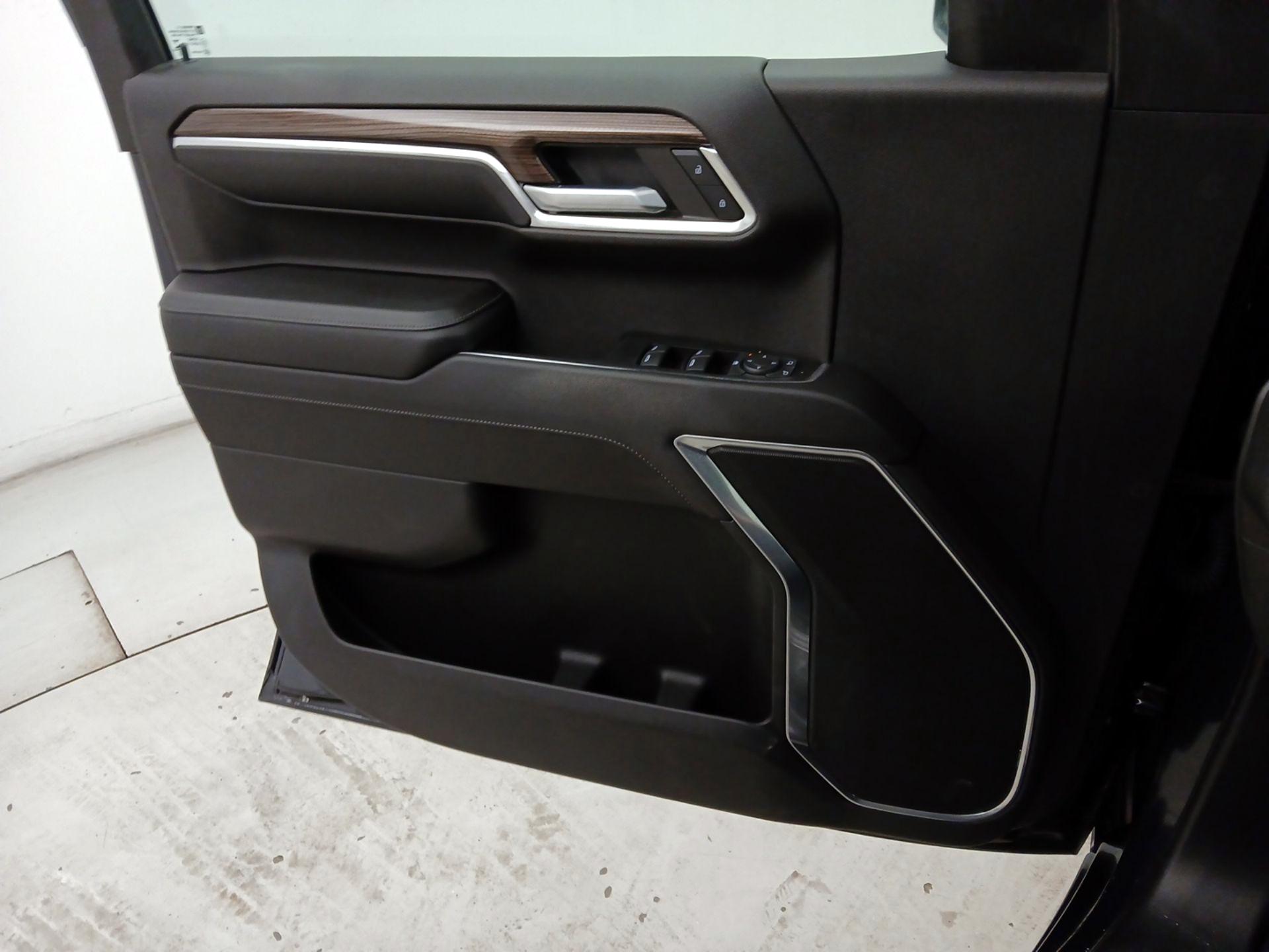 Thumbnail: 2022 Chevrolet Silverado 1500 - 12