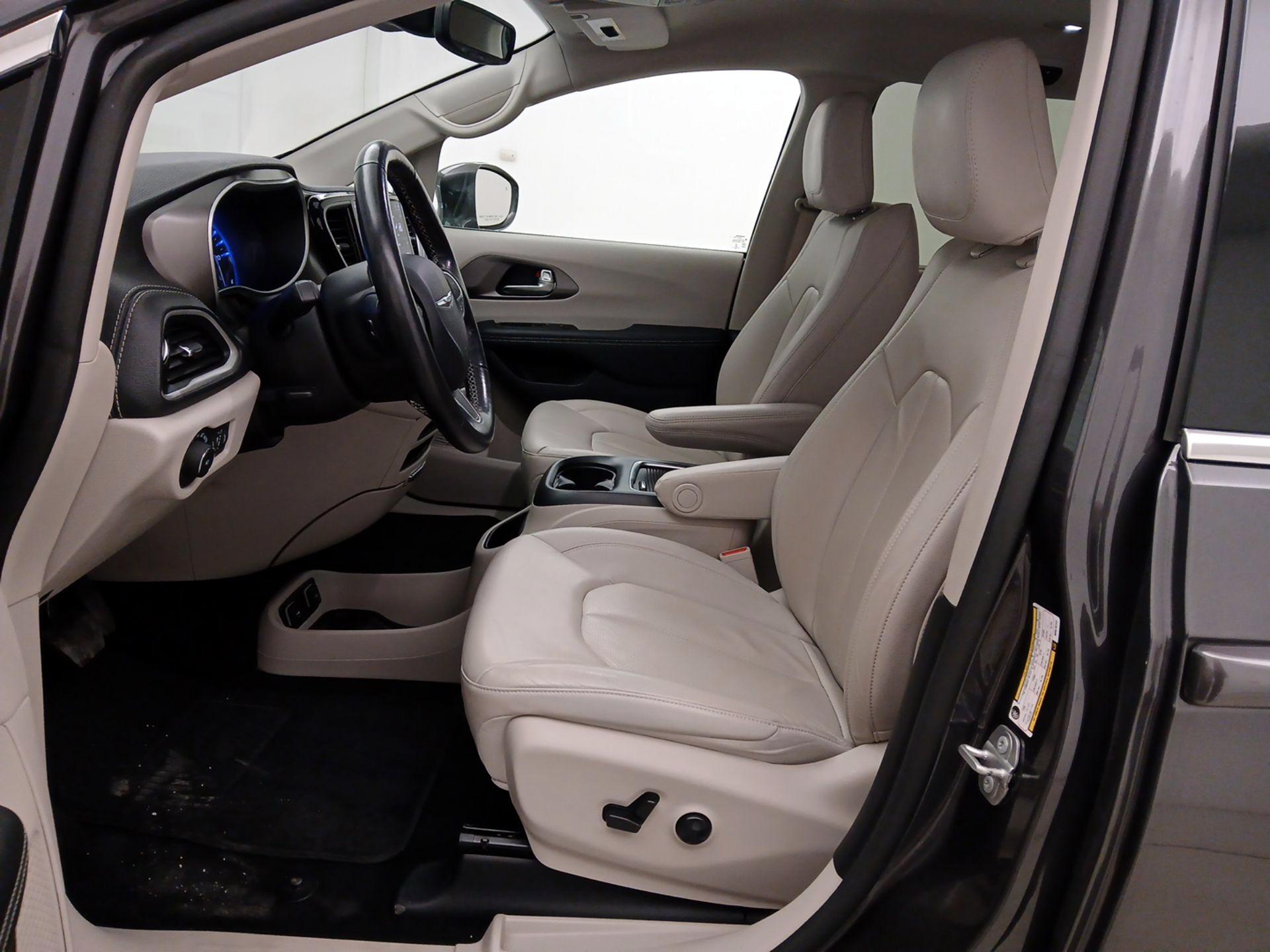 Thumbnail: 2021 Chrysler Pacifica - 11