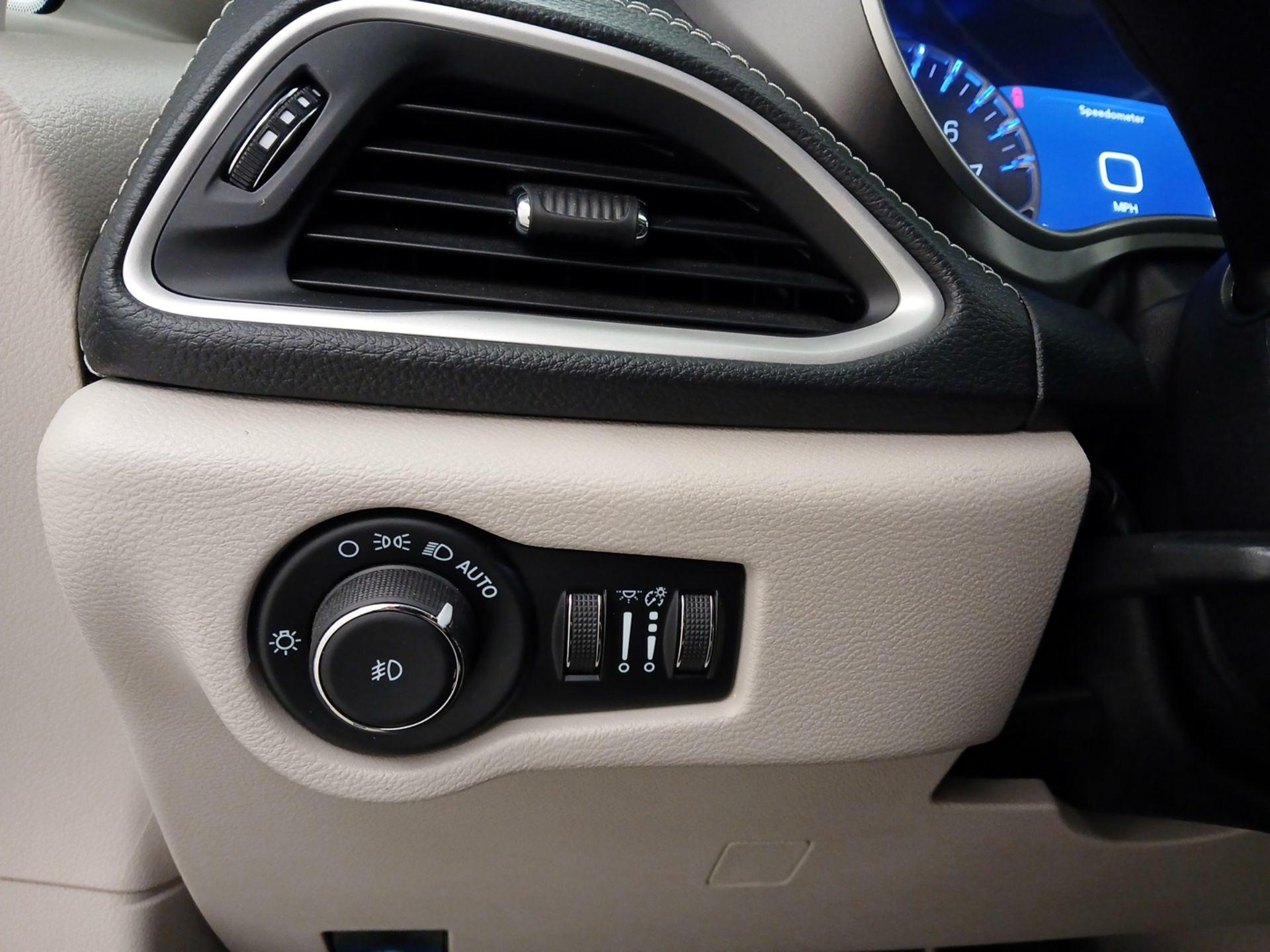 Thumbnail: 2021 Chrysler Pacifica - 13