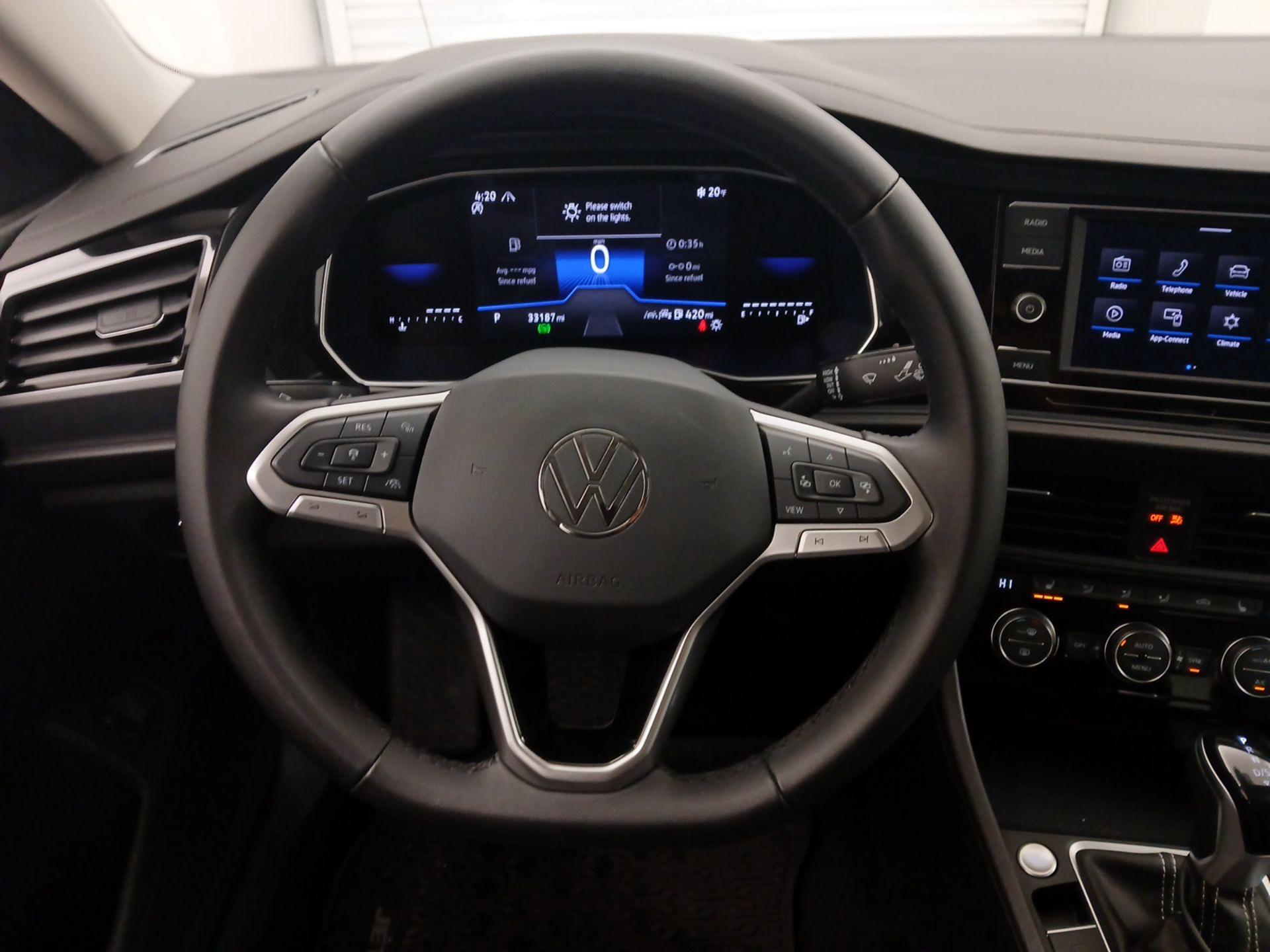 Thumbnail: 2024 Volkswagen Jetta - 10