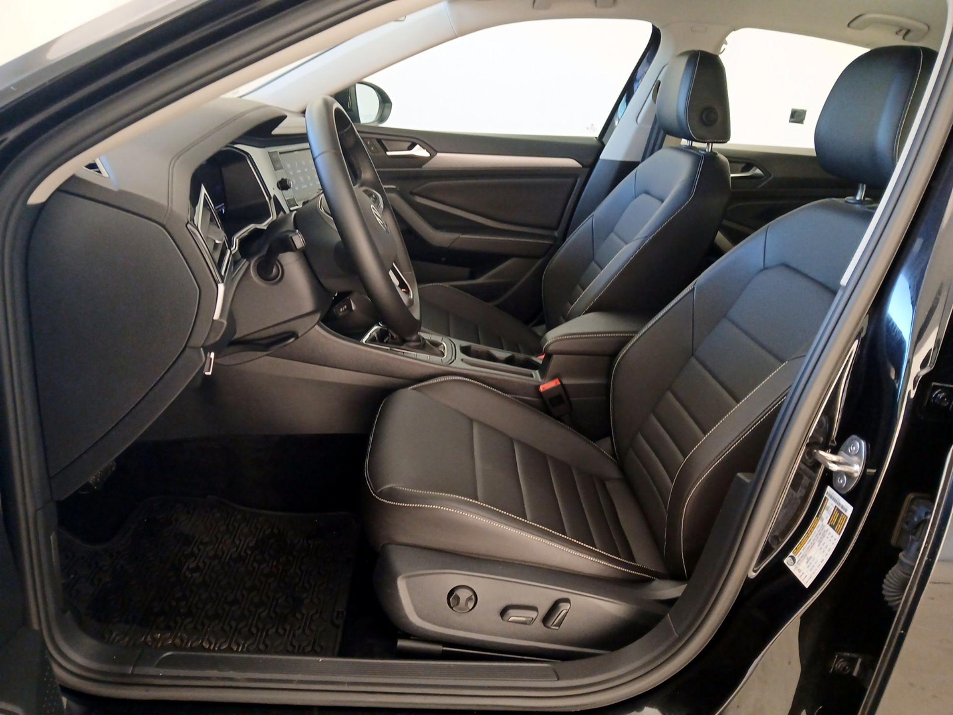 Thumbnail: 2024 Volkswagen Jetta - 11