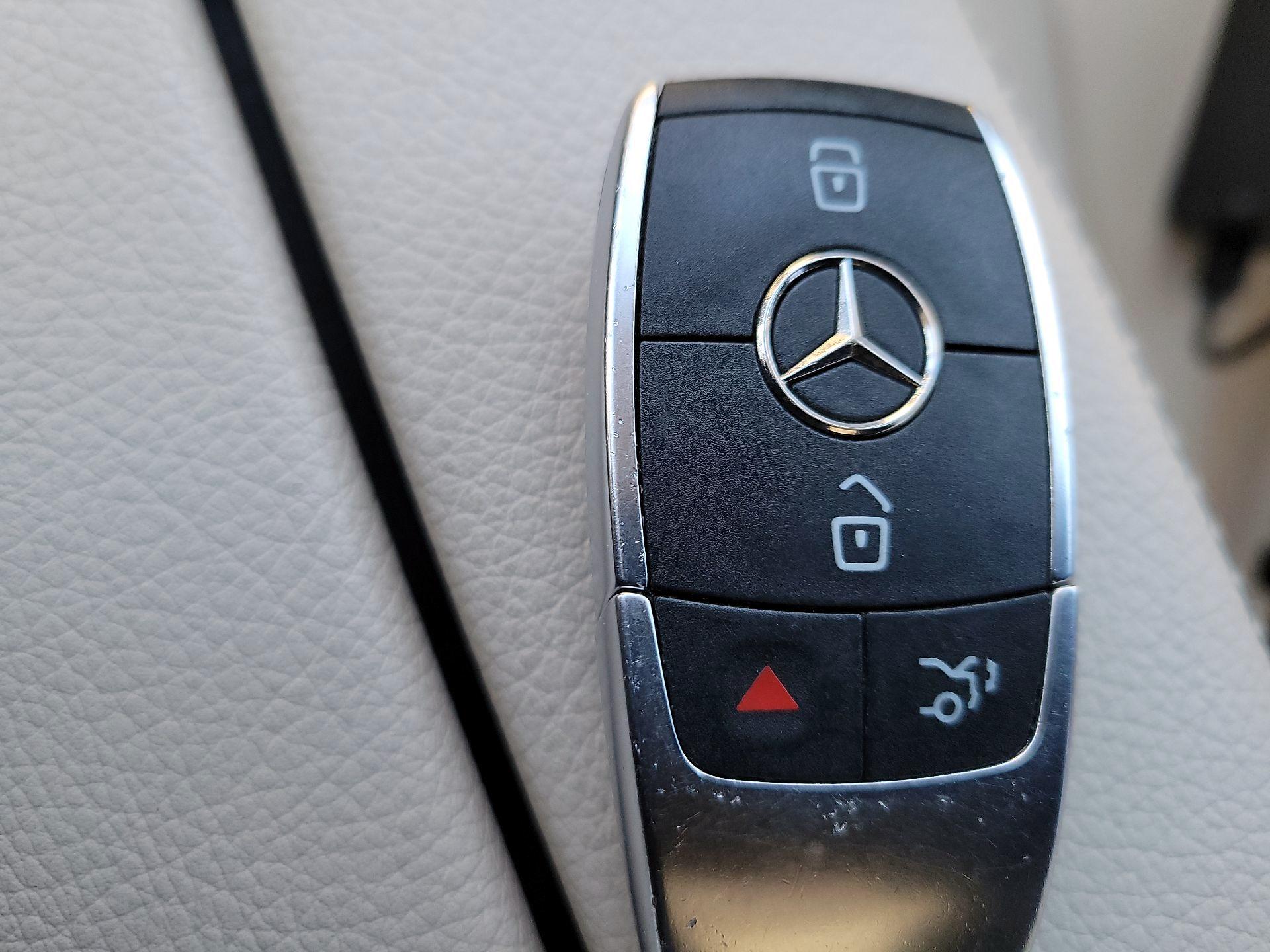 Thumbnail: 2023 Mercedes-Benz GLB - 20