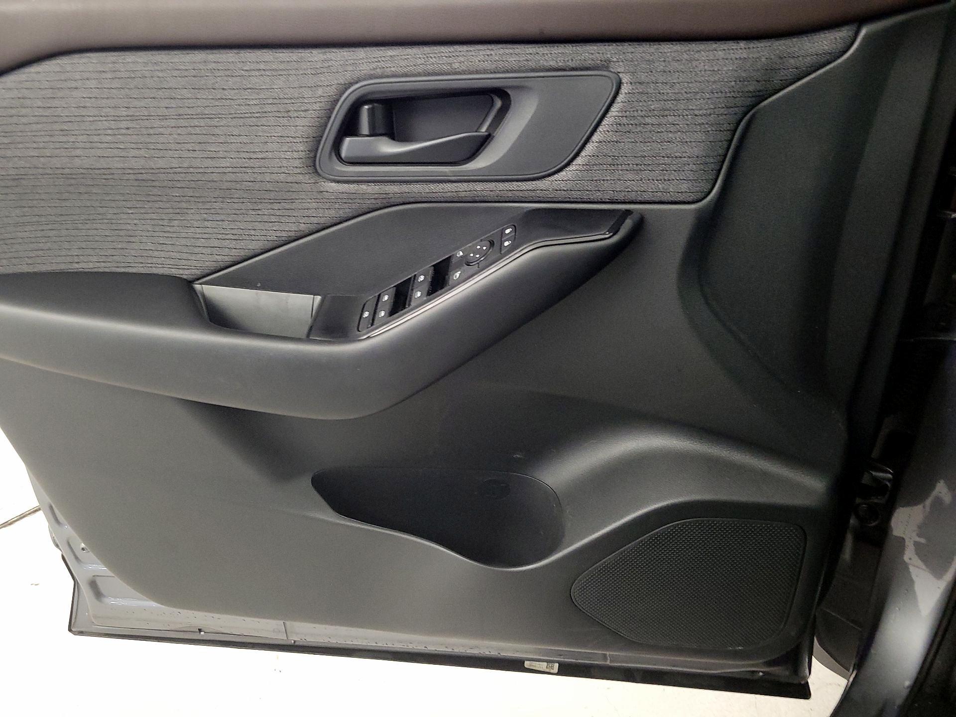 Thumbnail: 2023 Nissan Rogue - 12