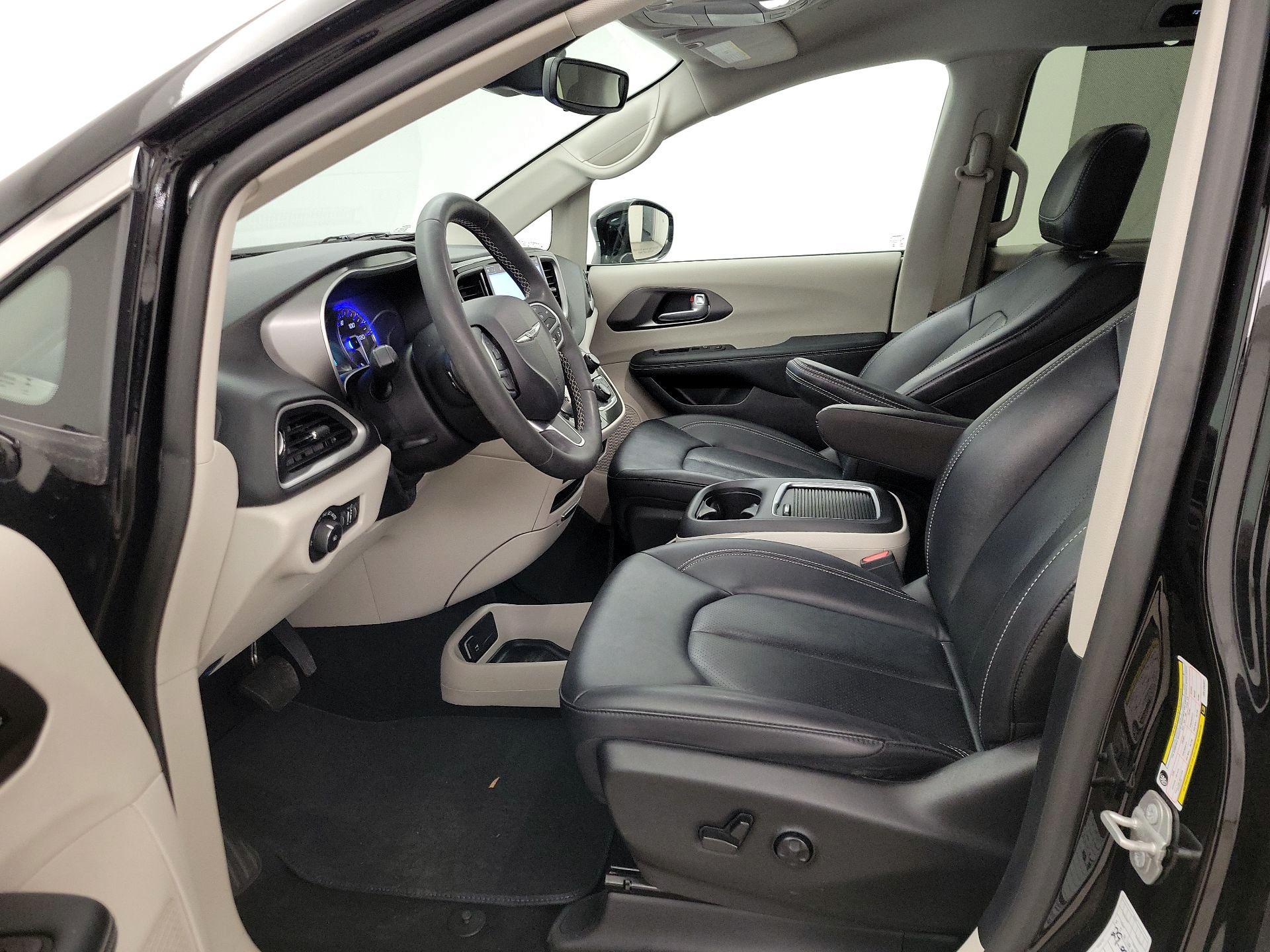 Thumbnail: 2024 Chrysler Pacifica - 11