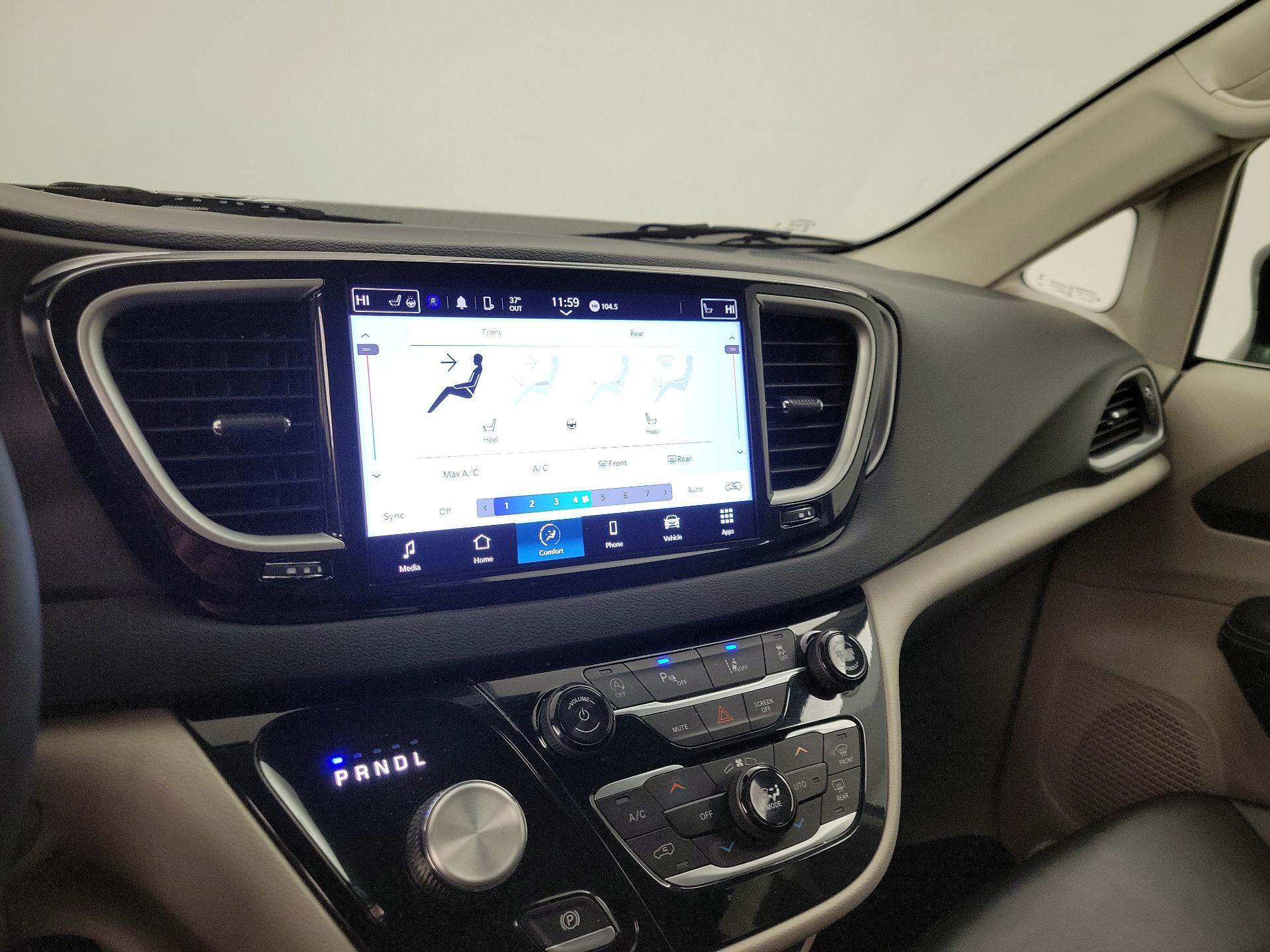 Thumbnail: 2024 Chrysler Pacifica - 16