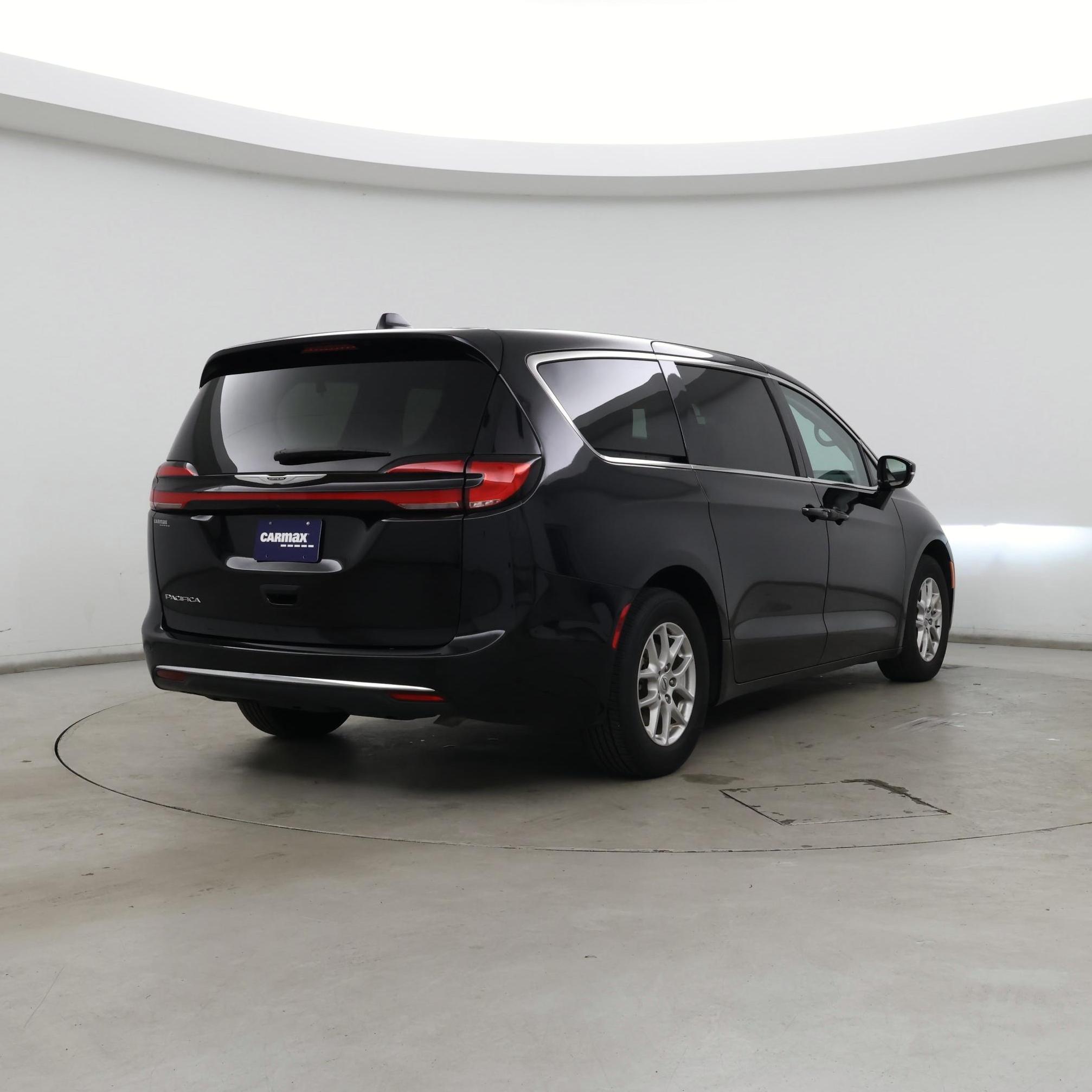 Thumbnail: 2024 Chrysler Pacifica - 8