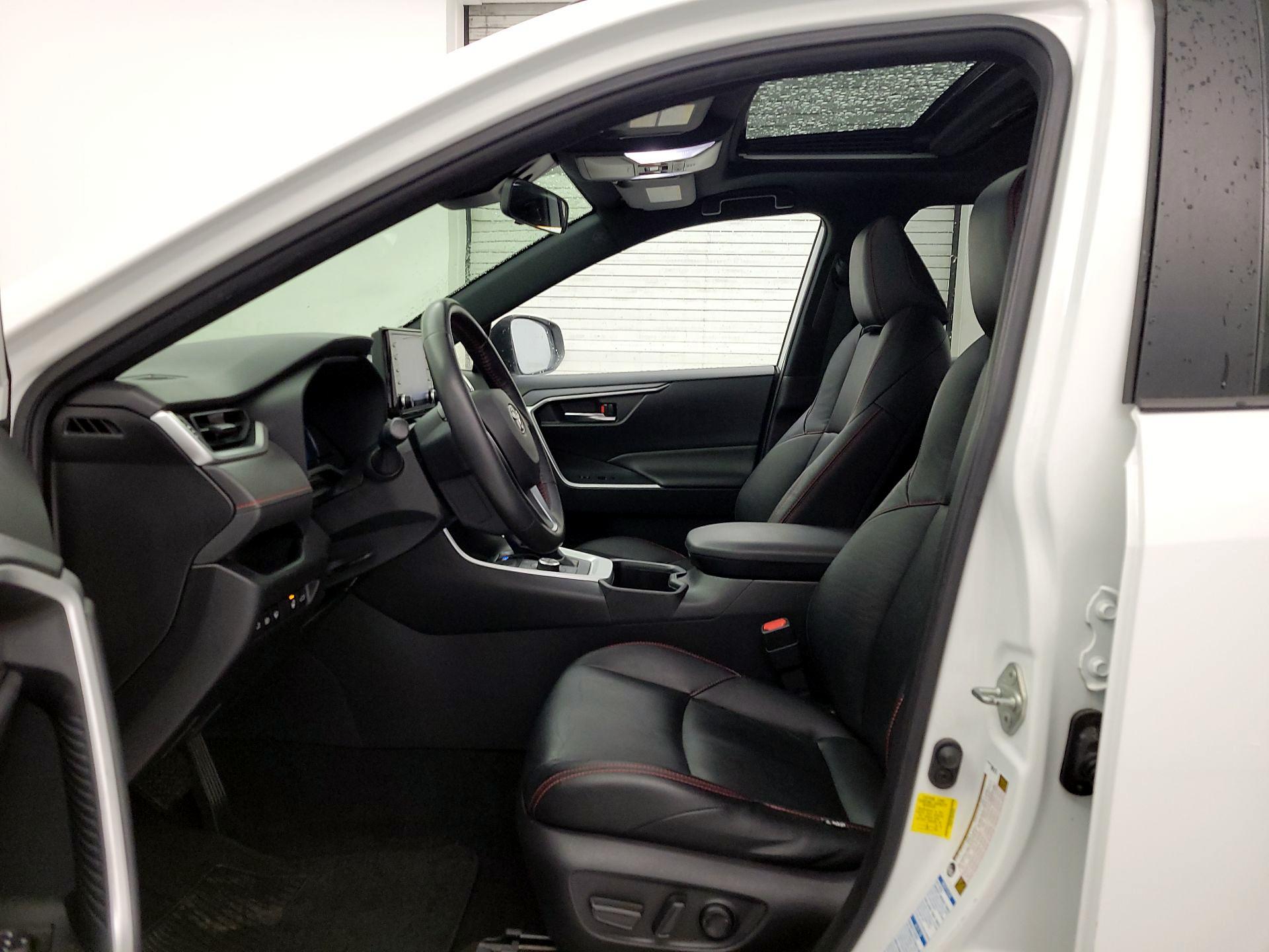 Thumbnail: 2022 Toyota RAV4 - 11