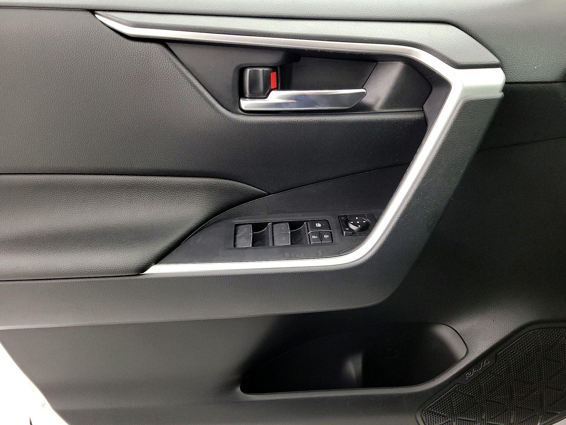 Thumbnail: 2022 Toyota RAV4 - 12