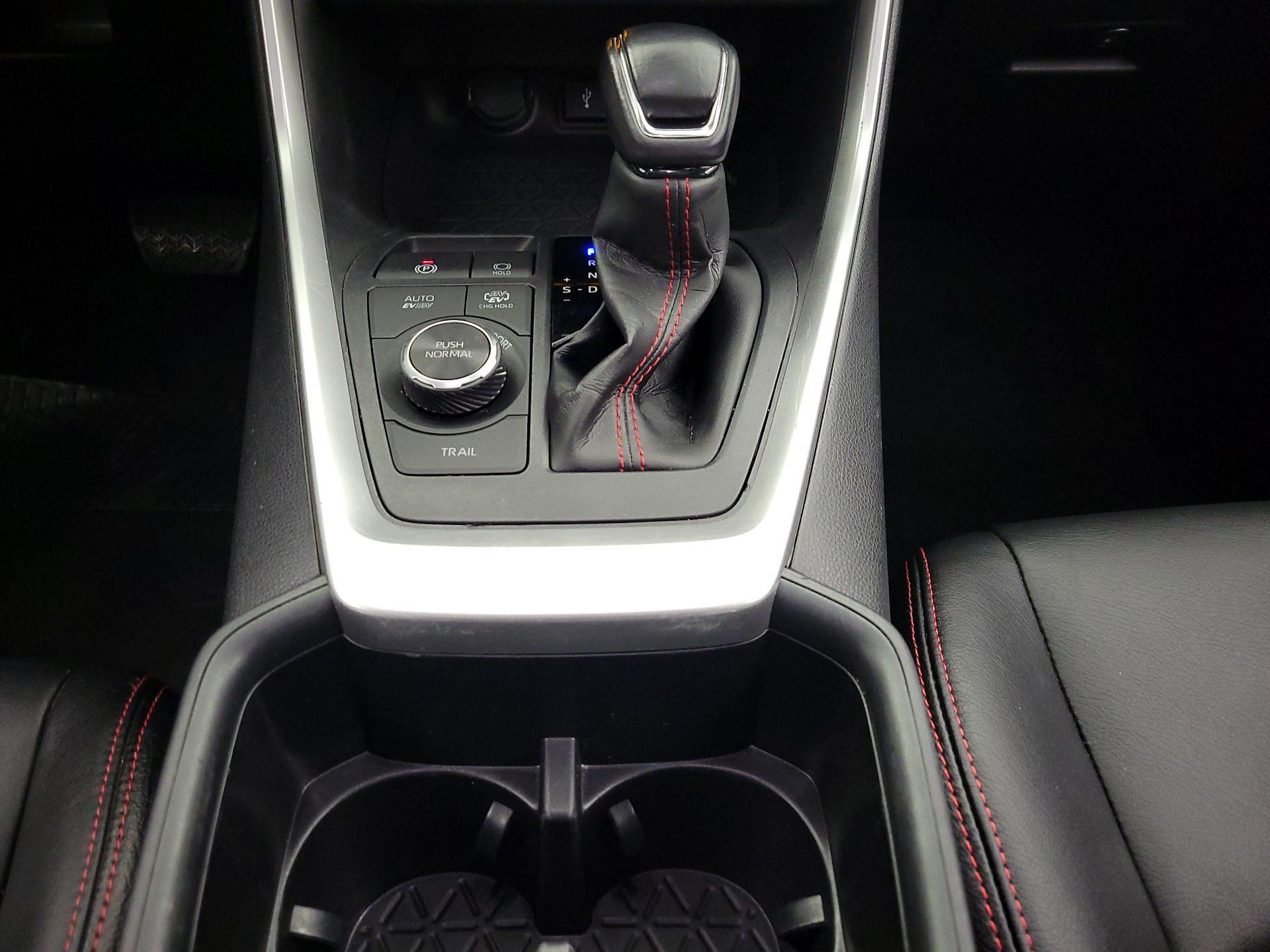 Thumbnail: 2022 Toyota RAV4 - 17