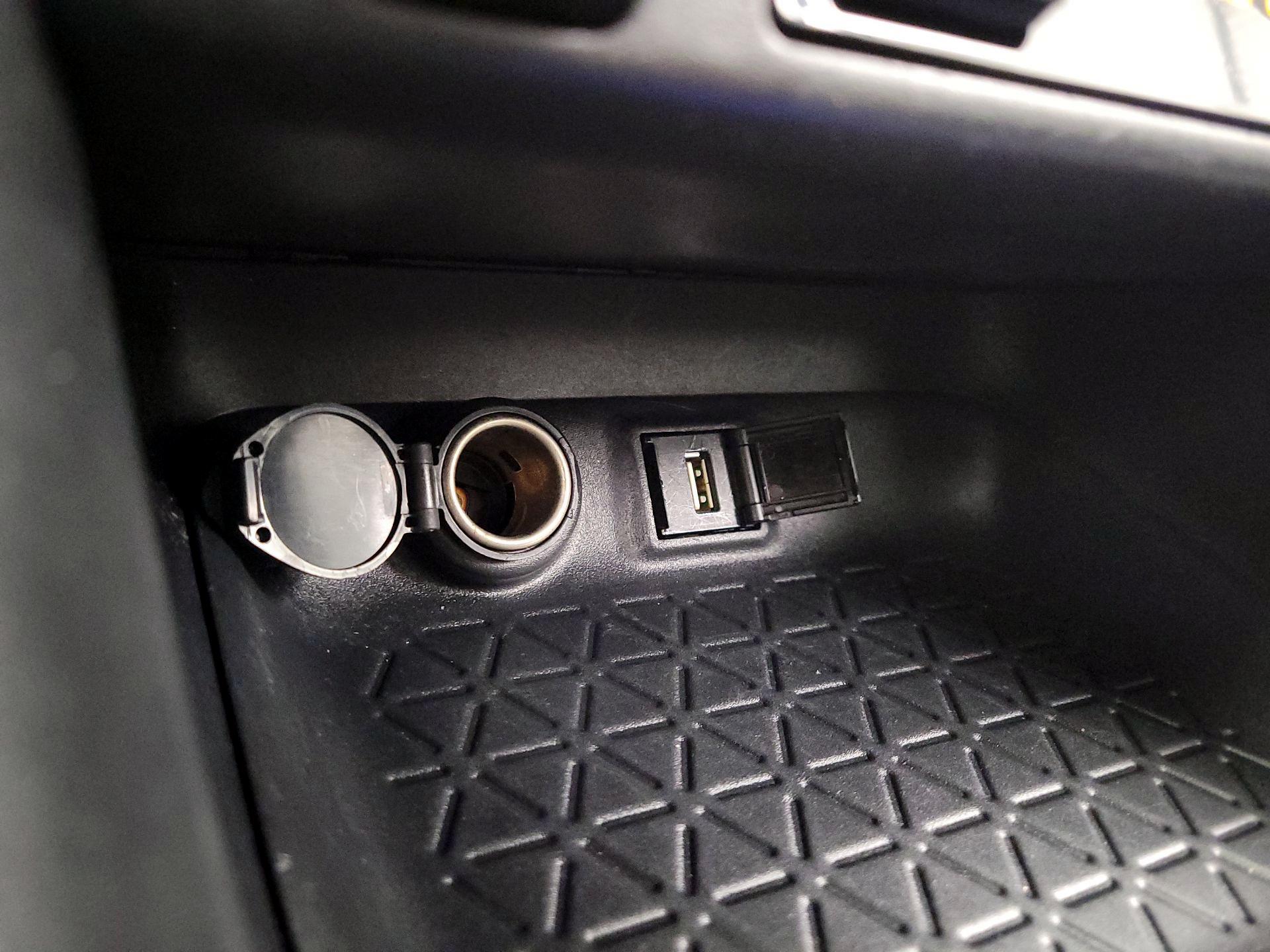 Thumbnail: 2022 Toyota RAV4 - 18