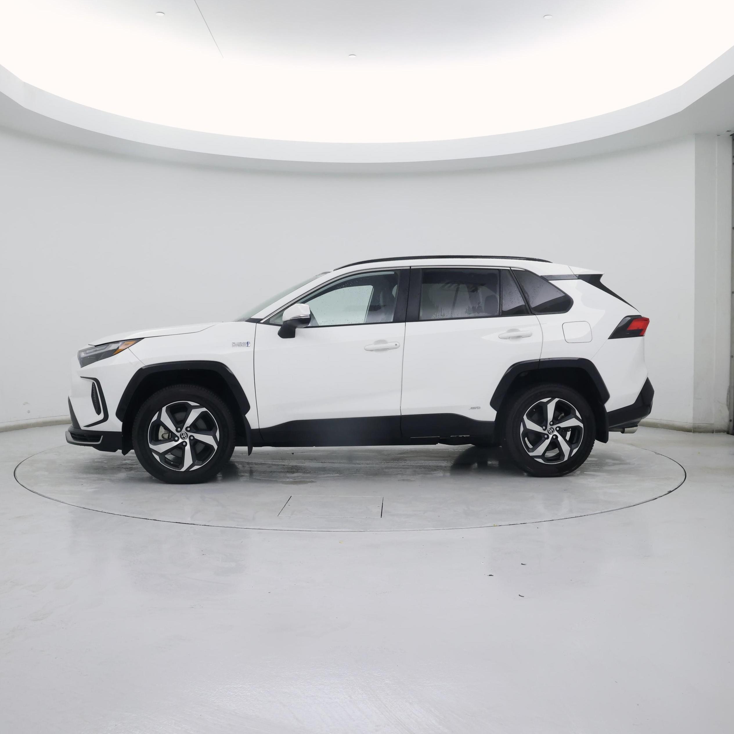 Thumbnail: 2022 Toyota RAV4 - 3